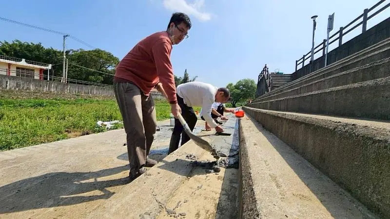 明湖里透過居民參與改善青草湖國小後方客雅溪沿岸防汛道路景觀。新竹市政府提供