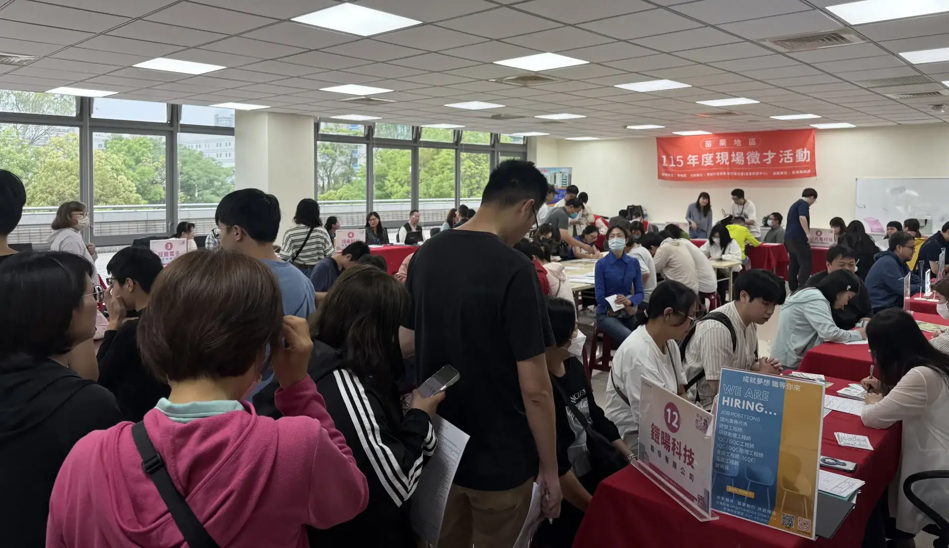 苗栗就業中心7/9、18舉辦現場徵才活動，兩場活動職缺多元，歡迎社會新鮮人及失（待）業民眾踴躍參加。此為活動示意圖。勞動部勞動力發展署桃竹苗分署提供