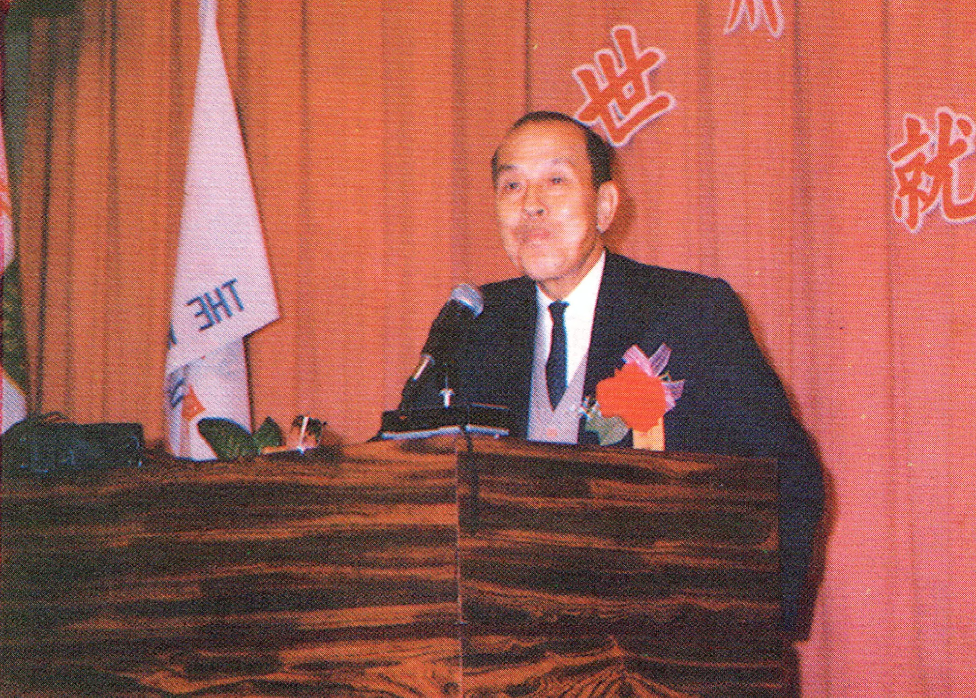 中央銀行總裁謝森中，是1989年到1994年台灣的電視出現客語最多的政府官員。1991，台北。客家雜誌提供