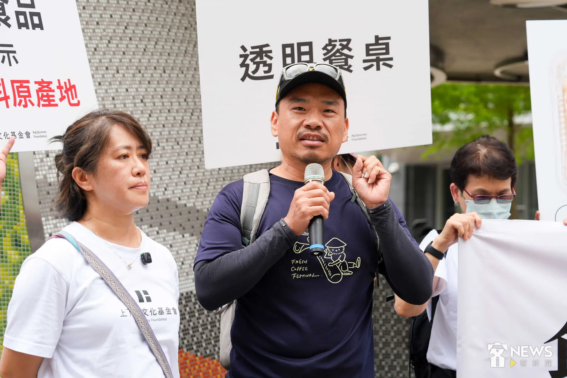 楊儒門呼籲，應該把知情的權力還給消費者，把公平還給農民。李台源攝