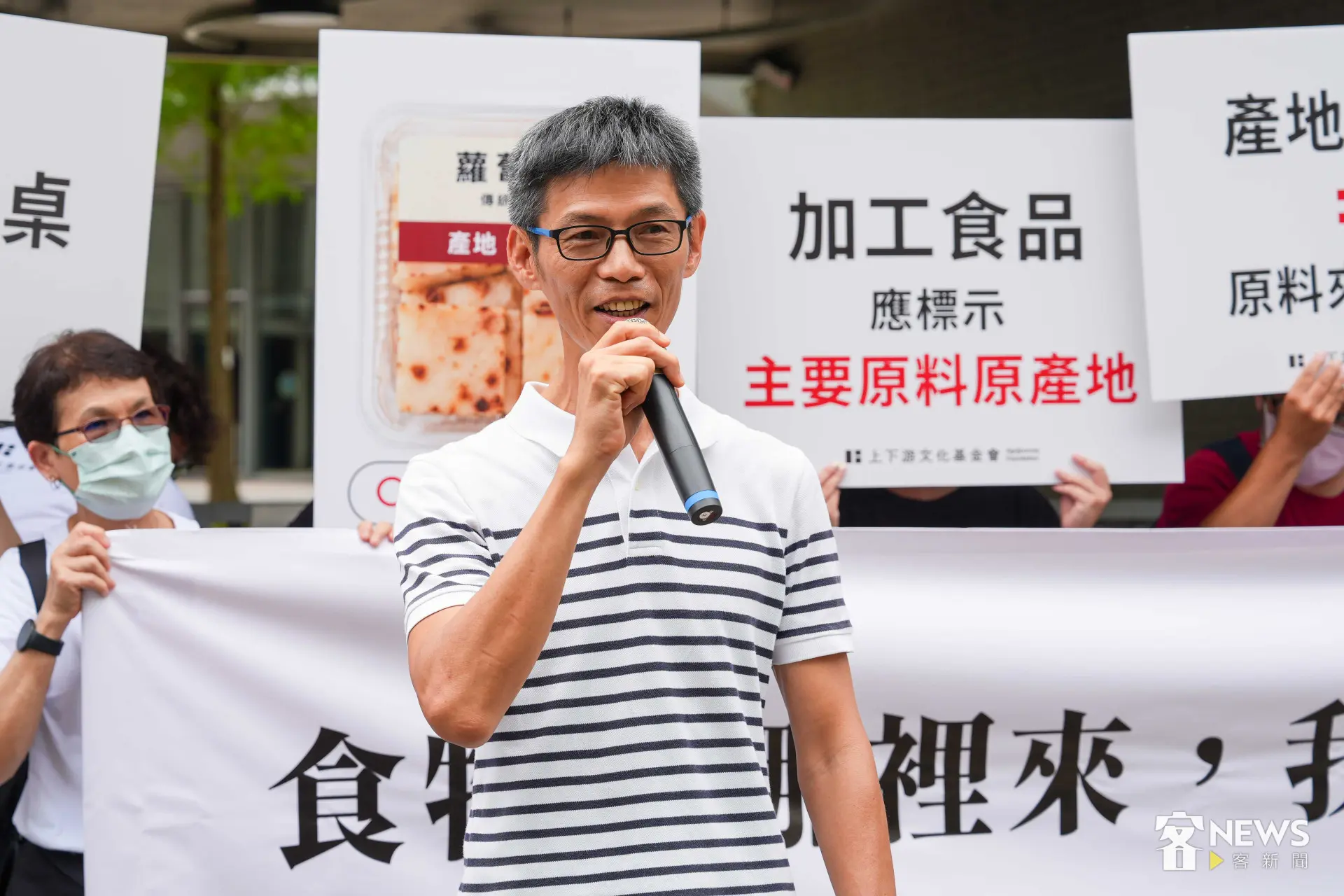 穀東俱樂部創辦人賴青松認為，廉價進口食材不必標示產地，將無形中削減民眾對本土農業的支持。李台源攝
