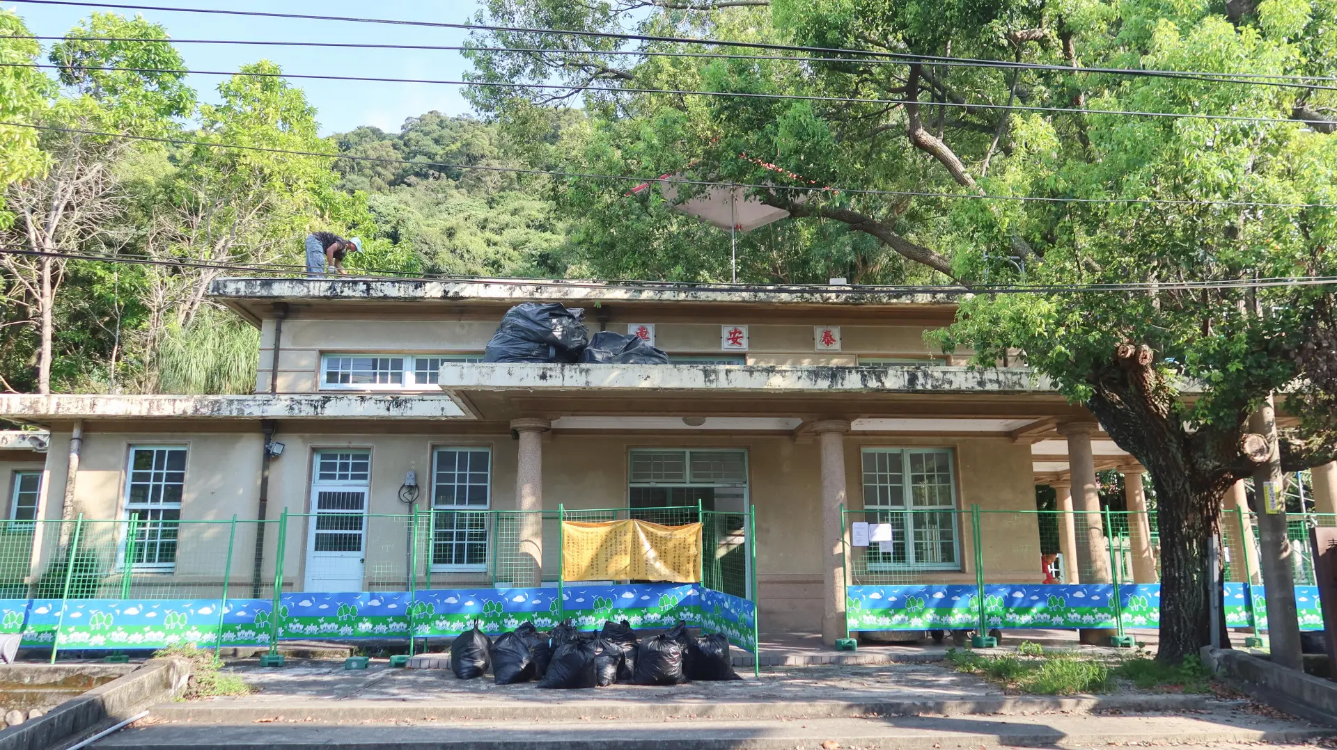 1935年中部大地震後重建的泰安火車站，在新山線取代舊山線後已廢站，轉型為泰安鐵路文化園區，現正在整修。何來美攝