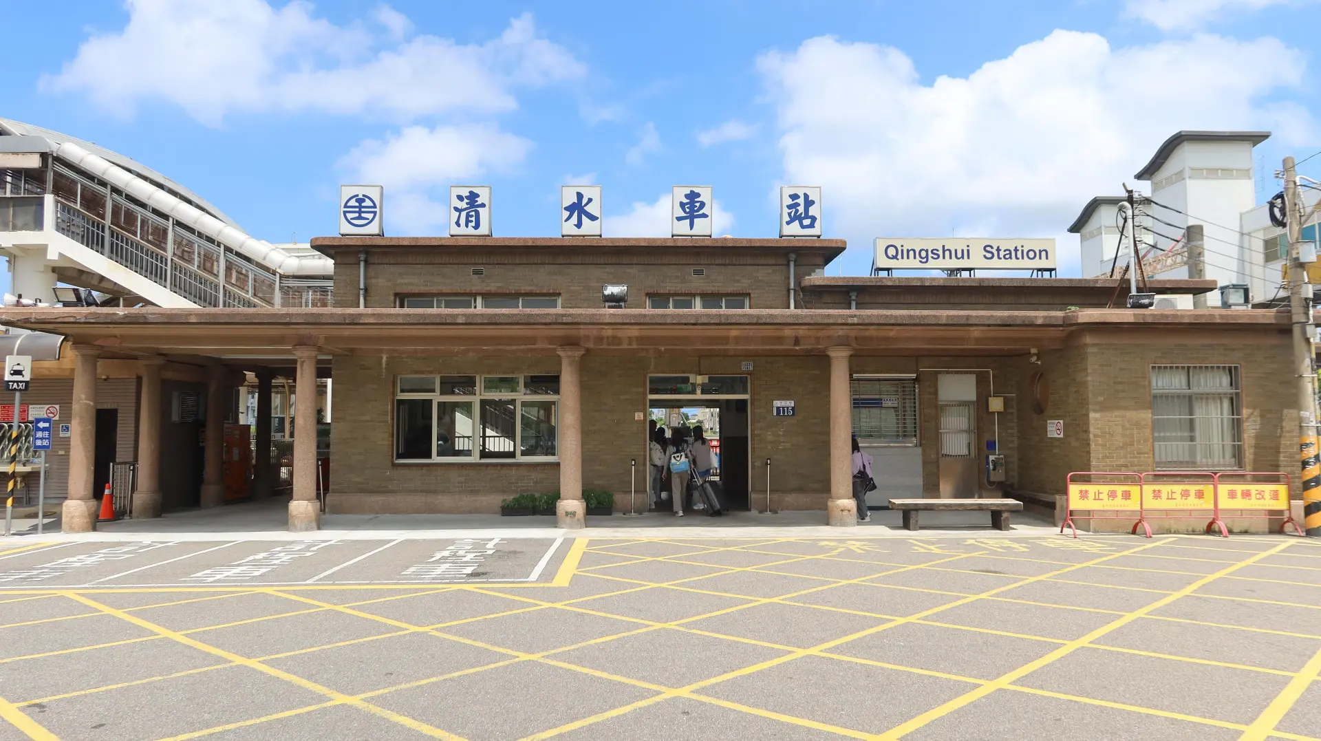 1935年中部大地震後重建的清水火車站，是台中市政府公告的歷史建築。何來美攝