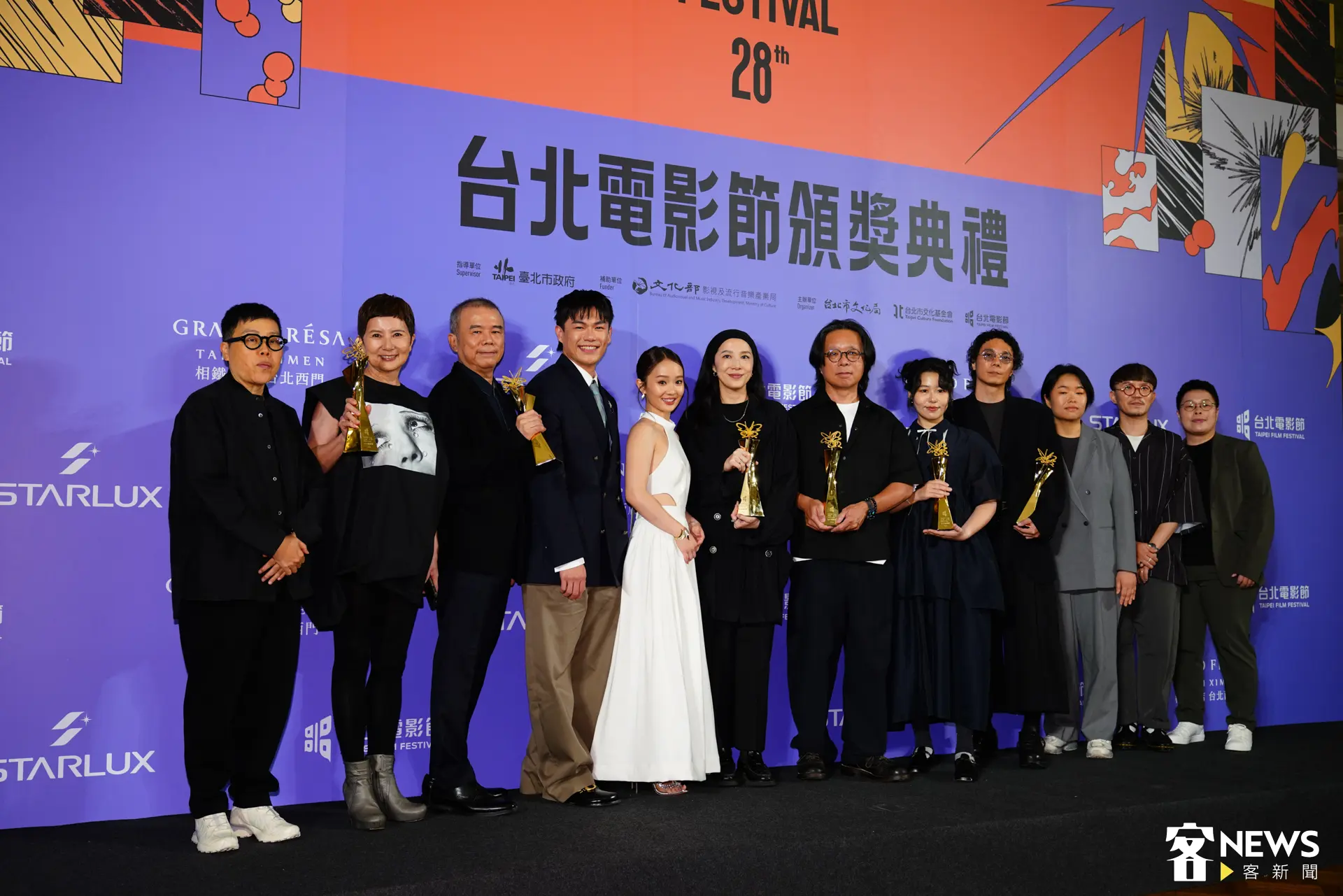 2026年台北電影獎今（12）晚舉行頒獎典禮，《大濛》一舉拿下最佳劇情長片、最佳編劇、最佳原創電影歌曲、最佳美術設計及最佳造型設計，共計5項大獎，成為本屆北影最大贏家。朱愷元攝