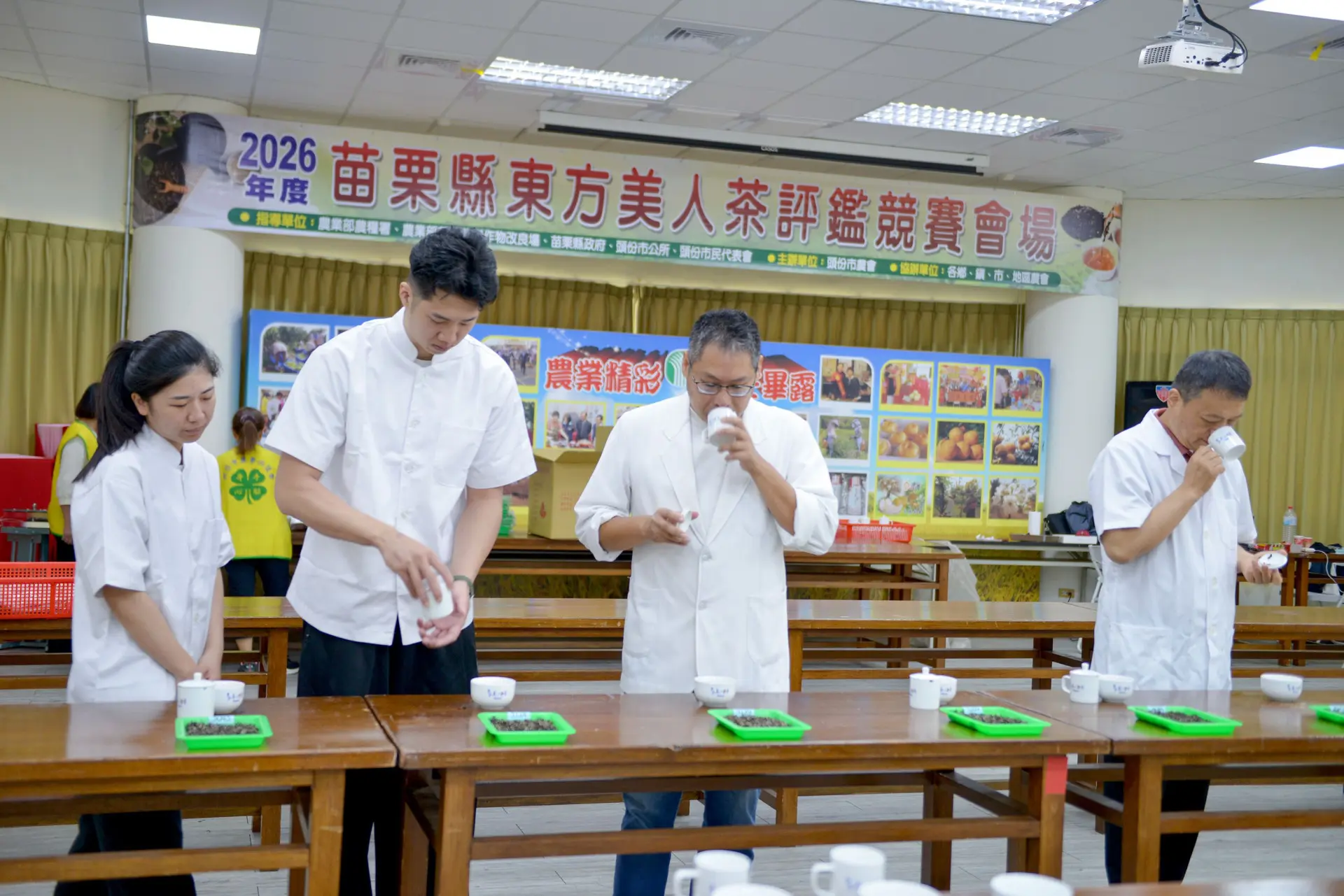 2026東方美人茶評鑑活動，7月12日在頭份市農會舉辦，評審過程首度引進在地青農擔任初審人員。苗縣府提供