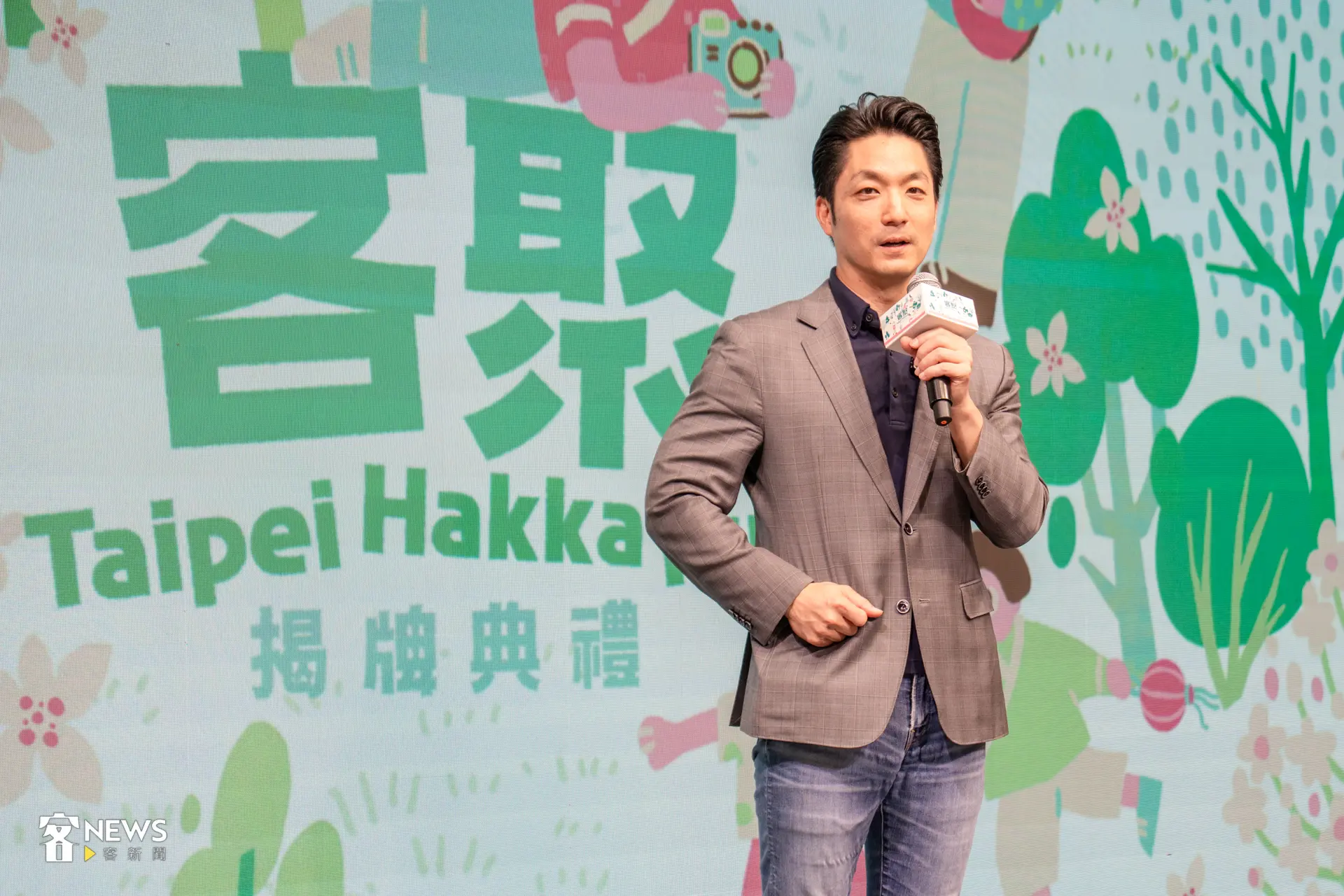 台北市長蔣萬安鼓勵青年來「客聚」錄音、拍影片，用各自喜歡的方式傳播客家文化。簡琬真攝