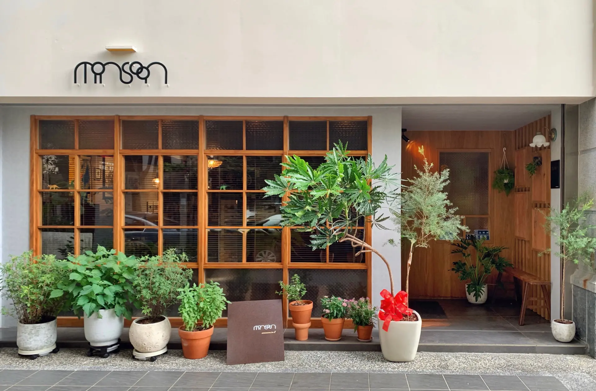 從台北移師新竹的「季風 Monsoon」,以創新蔬食料理重新詮釋客家菜,驚艷米其林密探。米其林指南提供