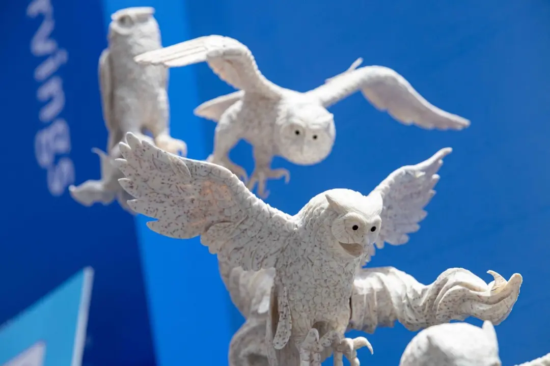 「藝鳴驚人」展區展出蔬果雕刻、翻糖、藝術麵包、果凍花、擬真食物蠟燭與食物香皂等作品。台灣觀光協會提供