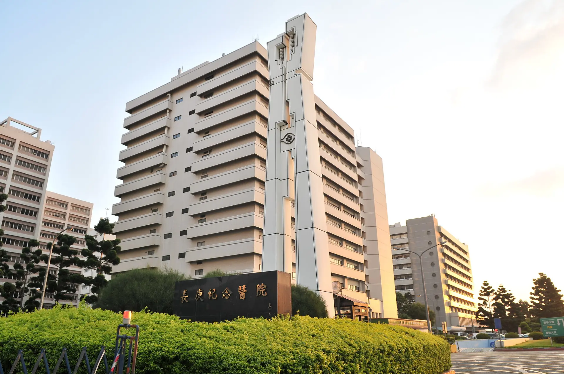 健保署今(15)天公布2024年醫院財報,由於「林口長庚醫院」有台塑股利等業外收入挹注,整體結餘高達新台幣37.26億元,已連續第9年蟬聯最賺錢醫院。翻攝自林口長庚醫院官網