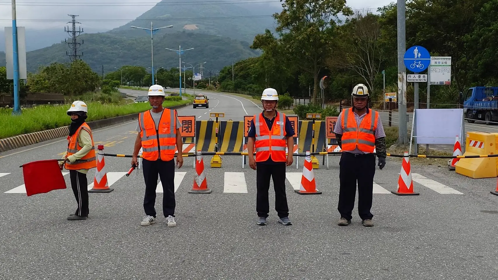 台9線萬里溪橋今天下午預警性封橋。交通部公路局提供