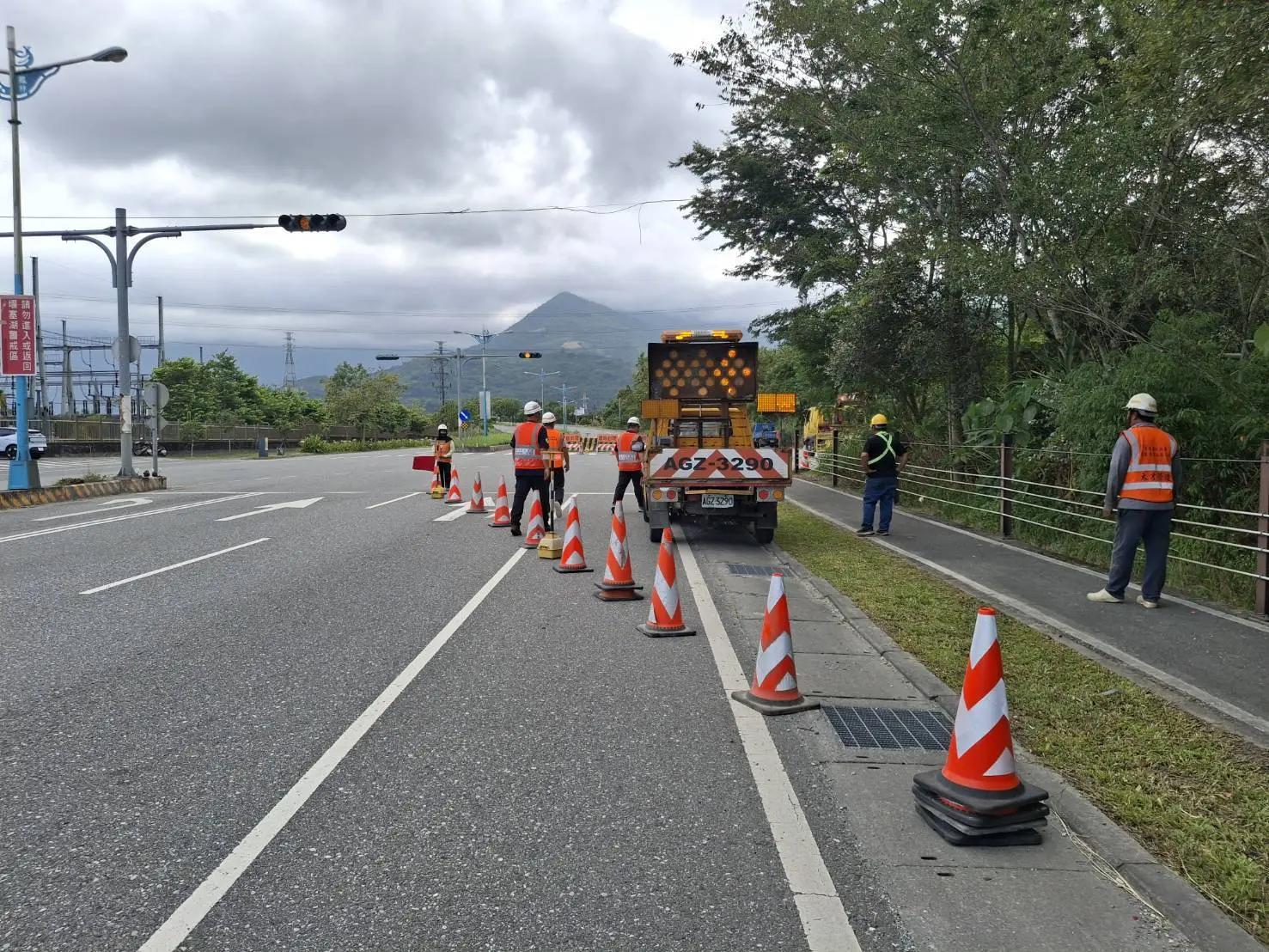 台9線萬里溪橋今天下午預警性封橋。交通部公路局提供