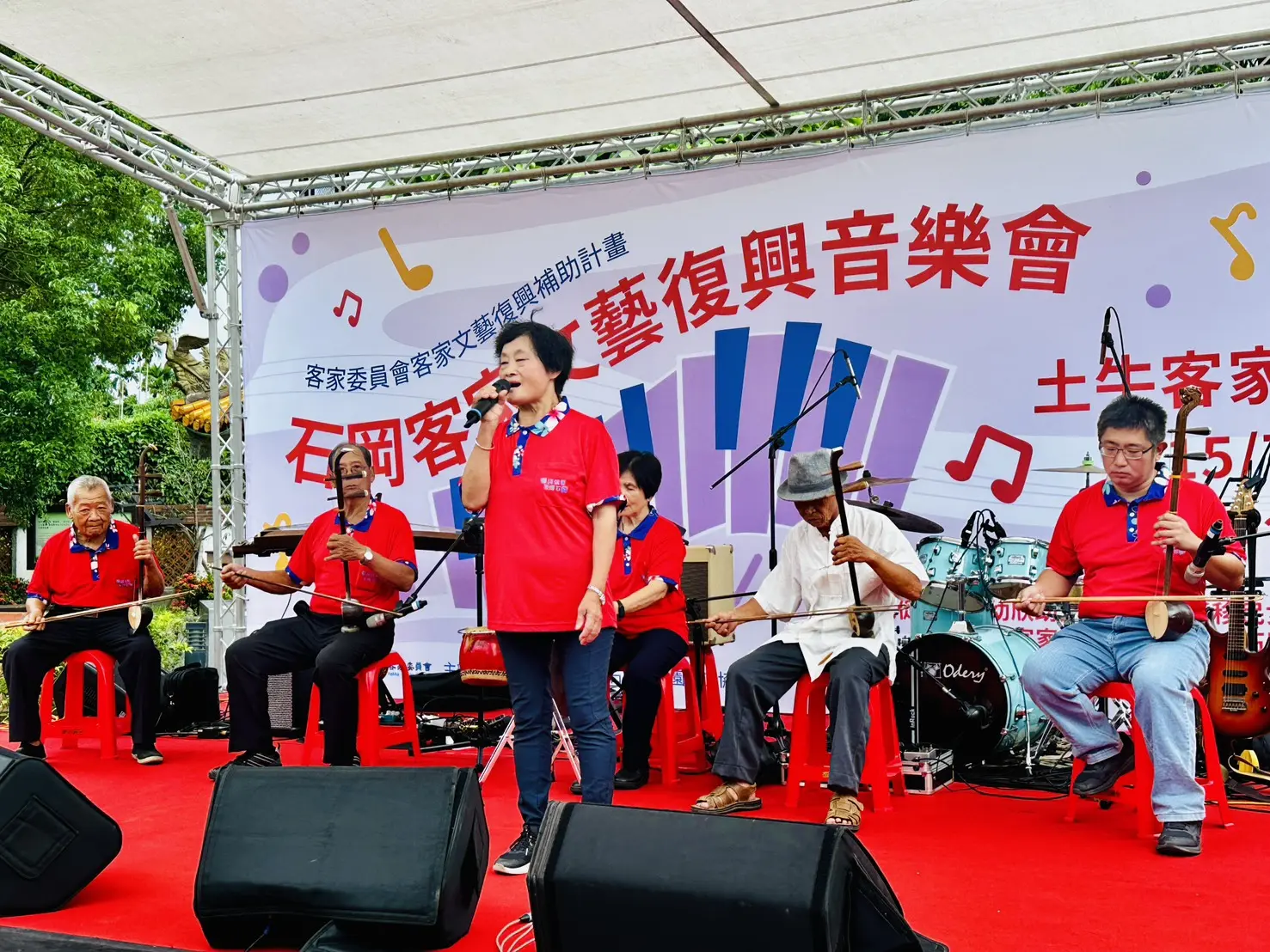 石岡大埔客家民俗文化協會帶來一連串的傳統山歌演唱。客家委員會提供