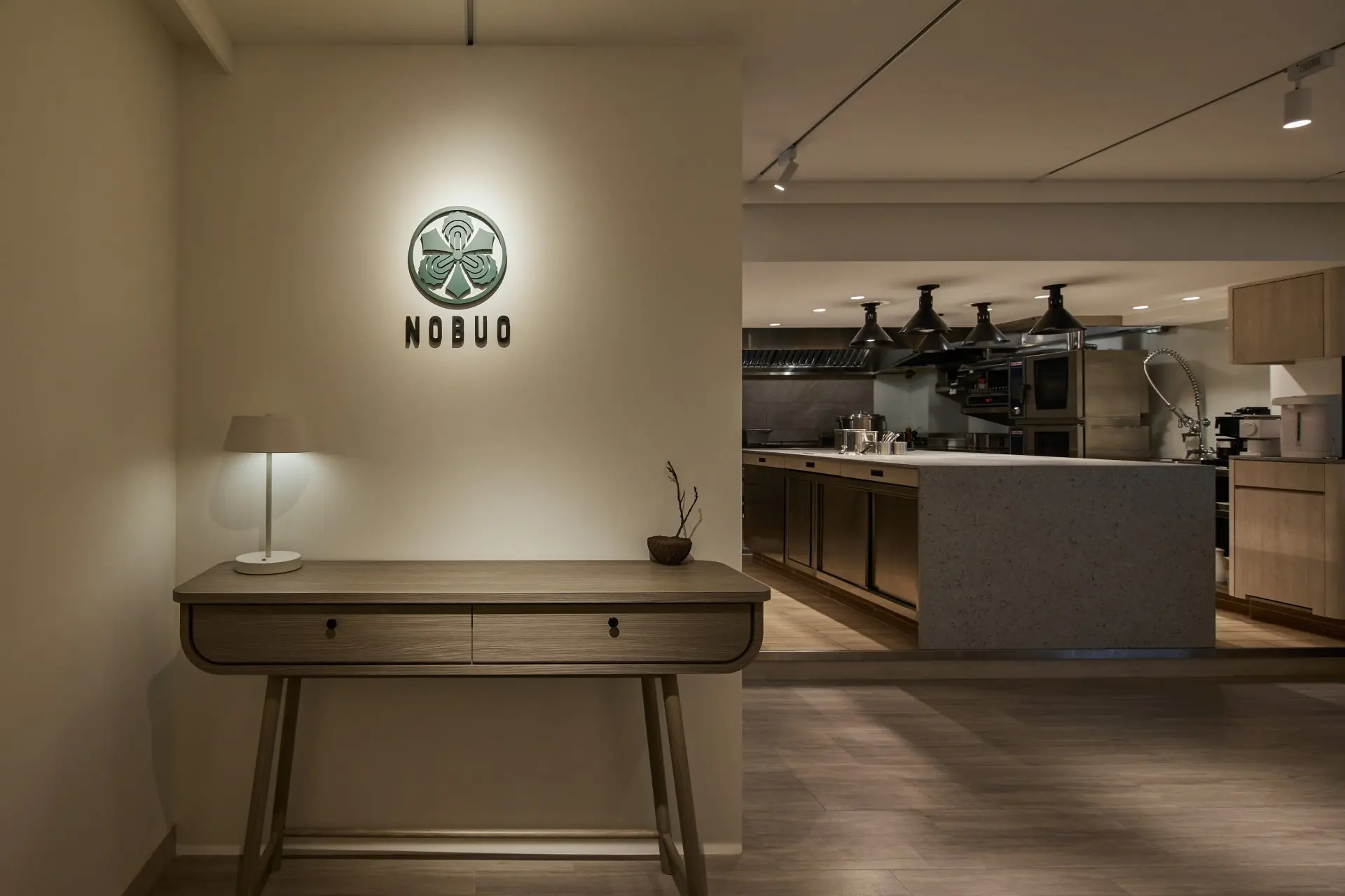 法式餐廳NOBUO風格簡潔，與主廚所呈現的料理手法相呼應。臺灣米其林指南提供