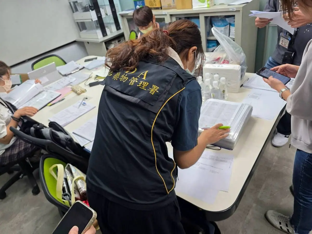 食藥署及新北市衛生局於現場抽驗5件苦茶油產品，將由食藥署協助檢驗，中央與地方攜手持續合作。食藥署提供