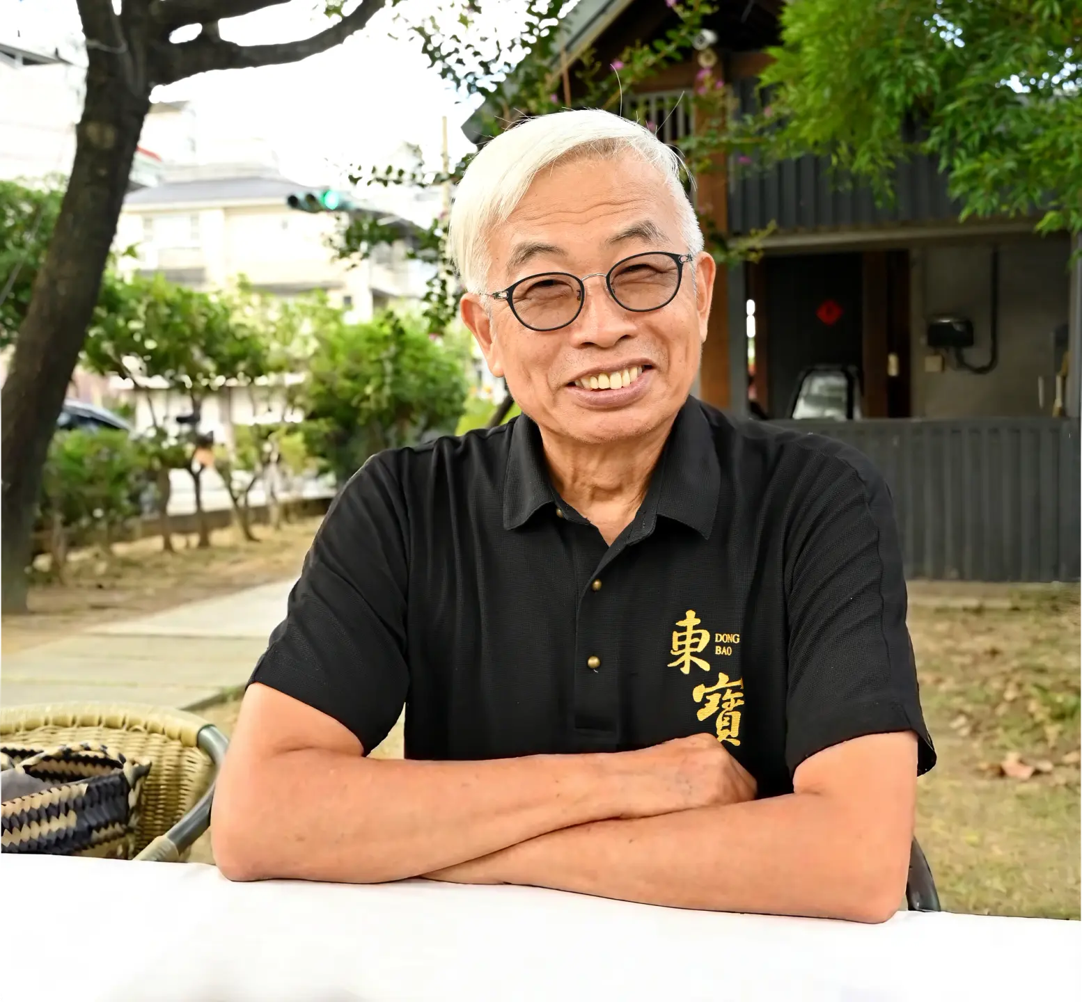 東寶黑豬肉棧老闆謝旭忠一提起自己珍愛的黑豬，便忍不住眉飛色舞，眼神裡滿是熱愛。Haka小姐提供