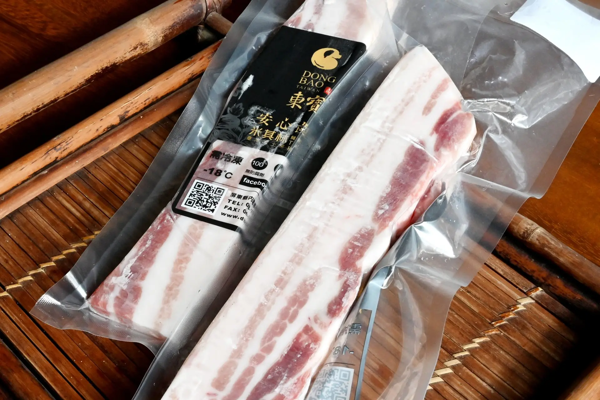 直營的精品肉舖，透過低溫冷鏈，將黑豬肉配送至全台。Haka小姐提供