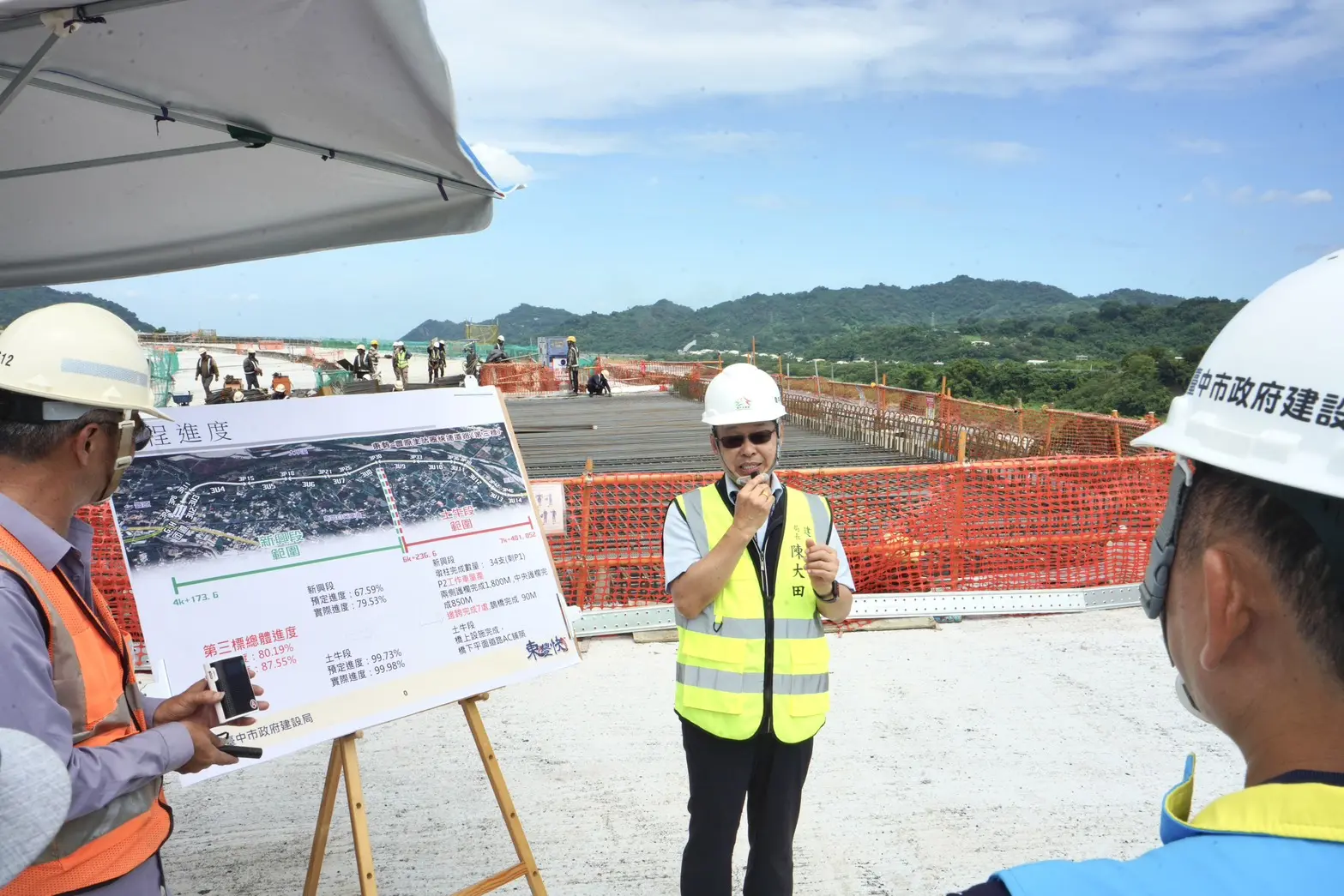 陳大田感謝第一線工程團隊、施工人員克服複雜地質及施工環境挑戰。台中市政府提供