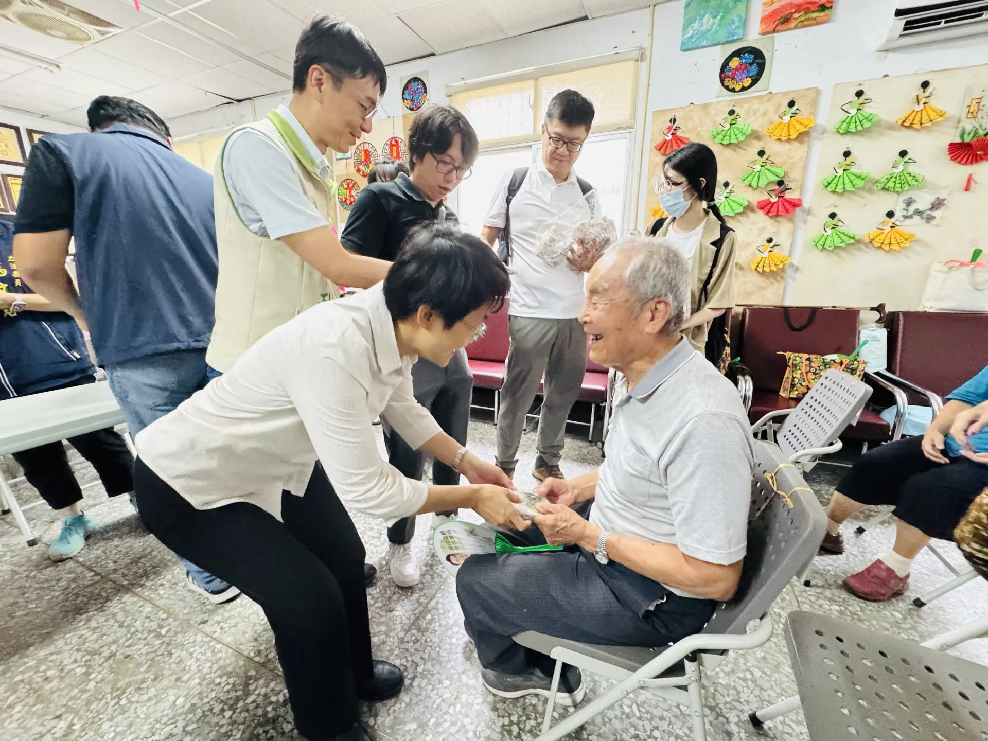 古秀妃24日前往南投縣國姓鄉，關心客家公共空間改善及社區長者照護。