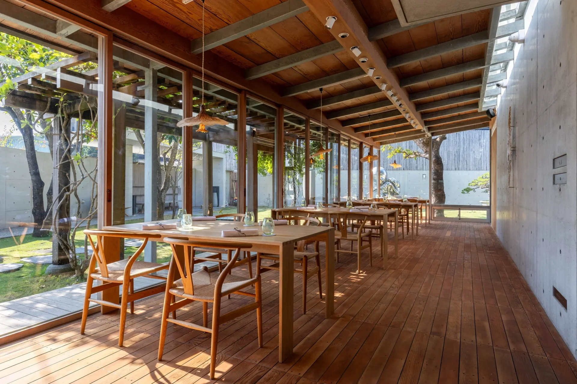 「予島 YuDao」將台南漁光島的自然風土與精緻餐飲完美結合，成功讓國際看見台灣與台南多元且深刻的飲食底蘊，一舉榮獲米其林3大獎項。翻攝自予島 YuDao 官網
