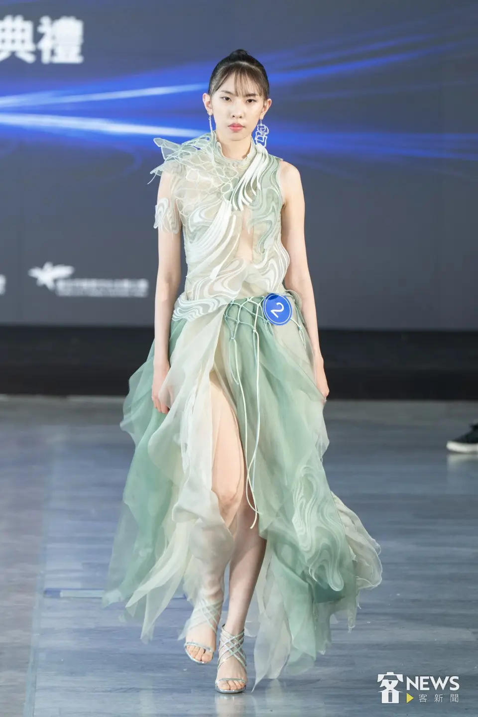 「客家時尚獎 Hakka Fashion Awards」決賽走秀，不少設計師打破客家刻板印象，設計出具現代特色的客家時尚。李台源攝