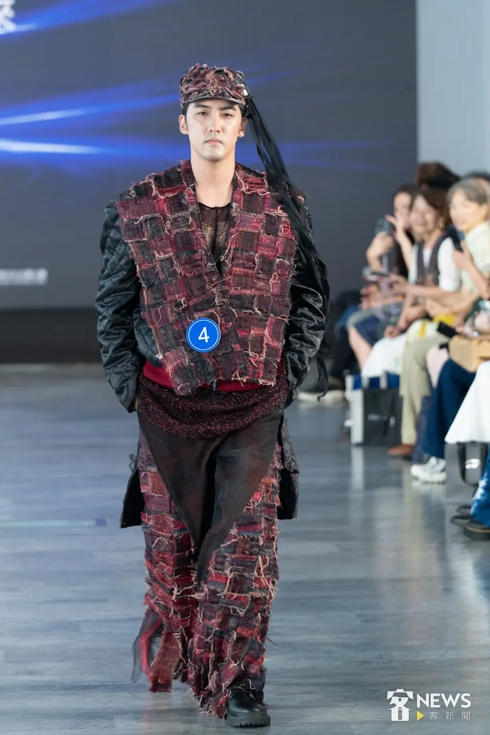 「客家時尚獎 Hakka Fashion Awards」決賽走秀，不少設計師打破客家刻板印象，設計出具現代特色的客家時尚。李台源攝