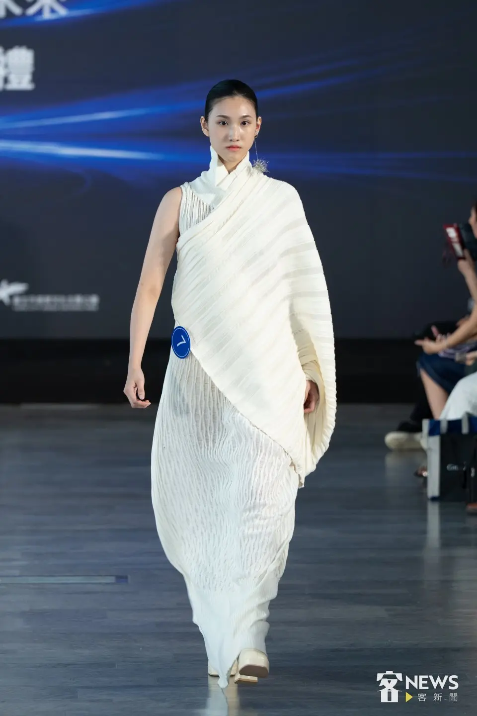 「客家時尚獎 Hakka Fashion Awards」決賽走秀，30組設計師從「後生文學獎」作品汲取靈感，設計出具現代特色的客家時尚。李台源攝