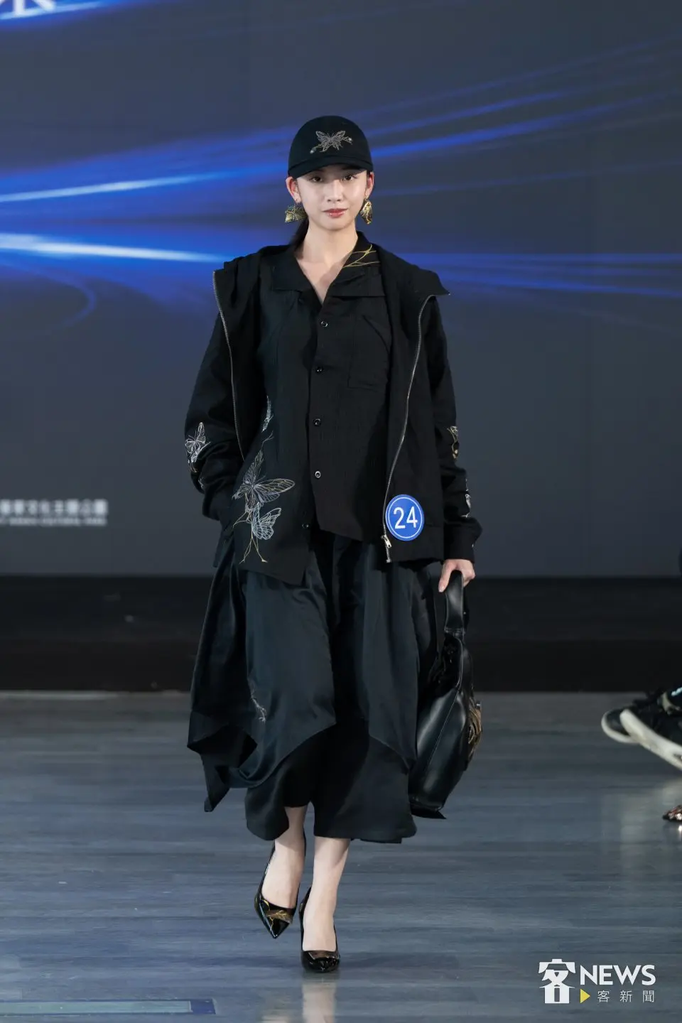 「客家時尚獎 Hakka Fashion Awards」決賽走秀，30組設計師從「後生文學獎」作品汲取靈感，設計出具現代特色的客家時尚。李台源攝