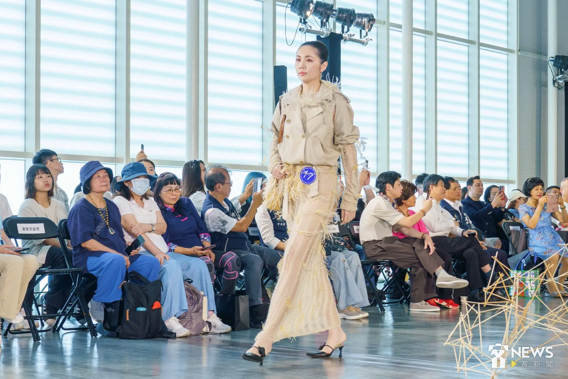 「客家時尚獎 Hakka Fashion Awards」決賽走秀，不少設計師打破客家刻板印象，設計出具現代特色的客家時尚。簡琬真攝