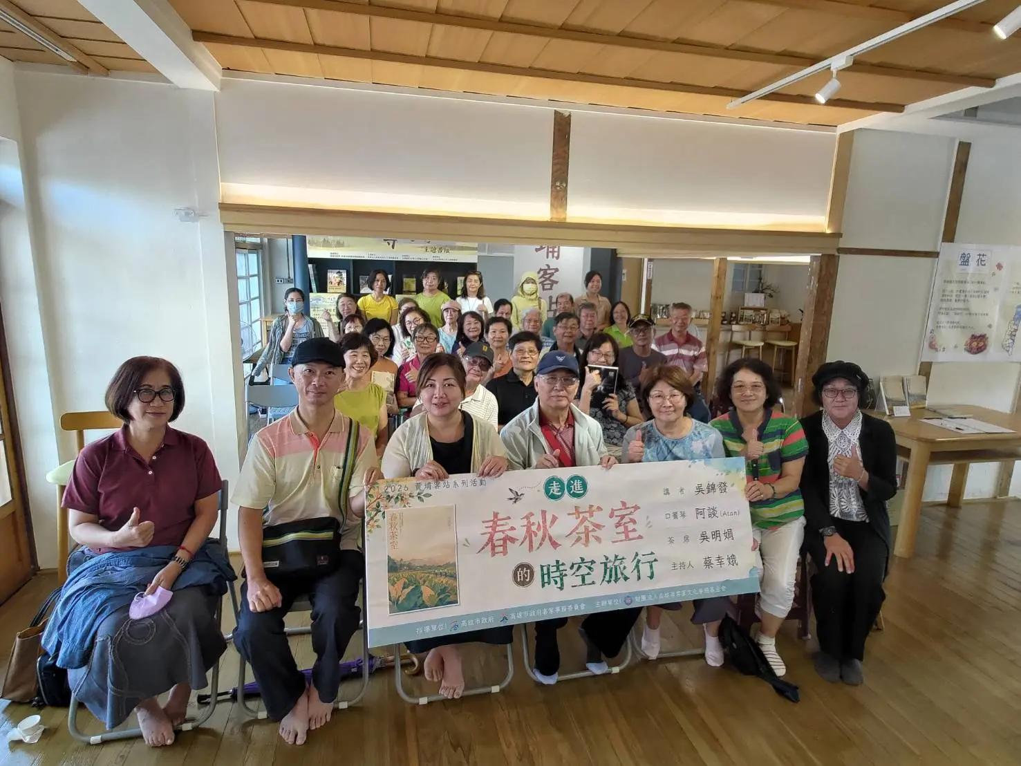 現場喜愛文學與歷史文化的民眾，齊聚黃埔客站，體驗文學魅力。高市客委會提供
