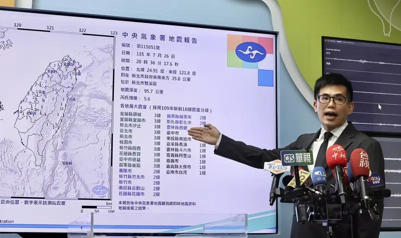 台灣26日晚間8時36分左右發生地震，隨後氣象署地震測報中心舉行記者會，由技正郭冠宏（圖）說明本次震央在新北市雙溪區的地震資訊。中央社