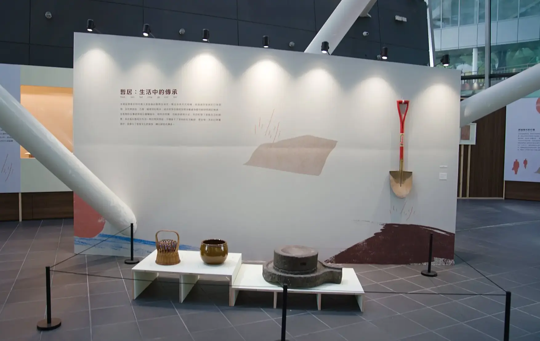 《跈等tenˇ denˋ》捐贈文物特展29日開幕,50件文物展至2026年1月4日。廖文琪攝