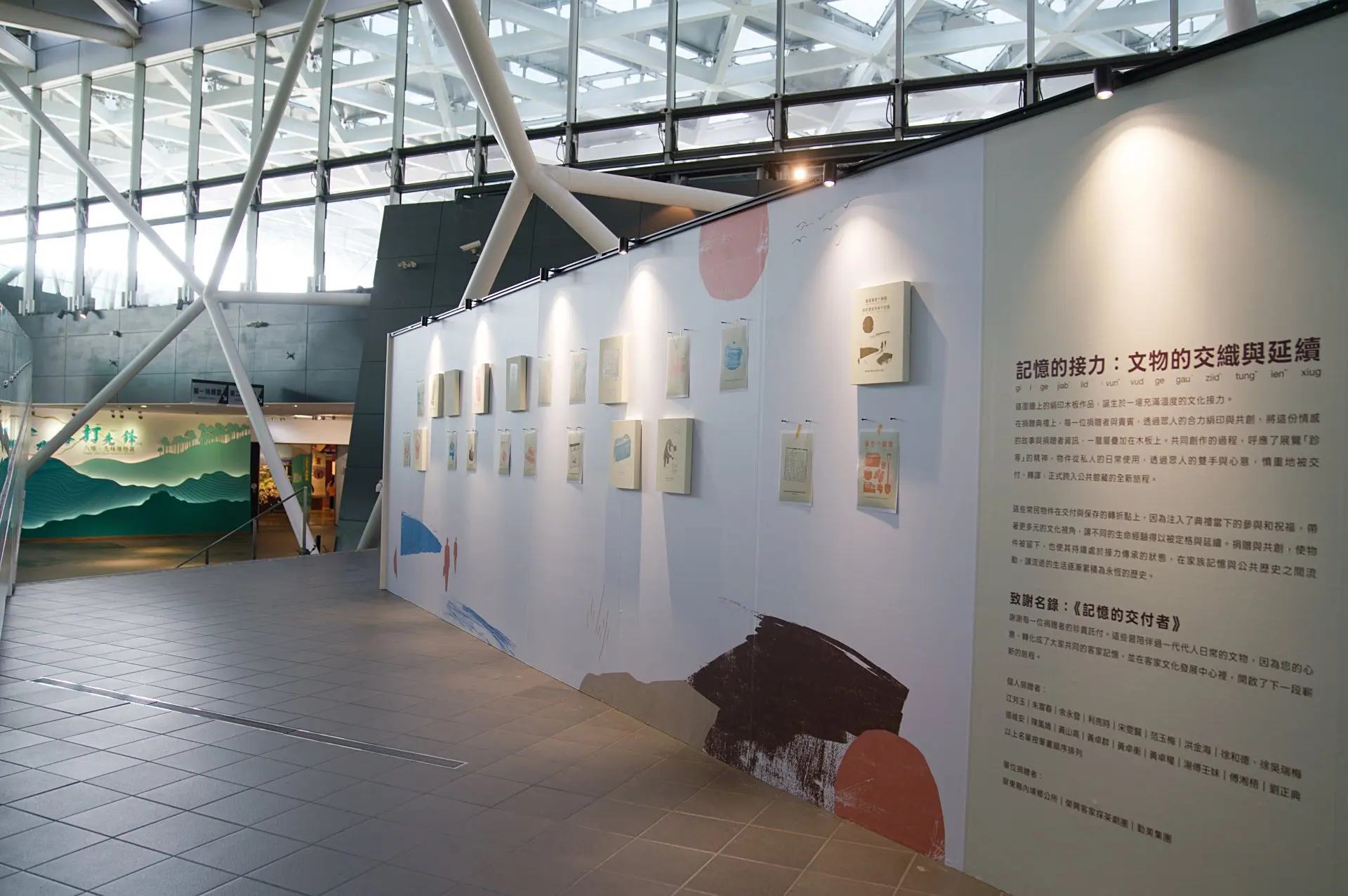 《跈等tenˇ denˋ》捐贈文物特展29日開幕,50件文物展至2026年1月4日。廖文琪攝