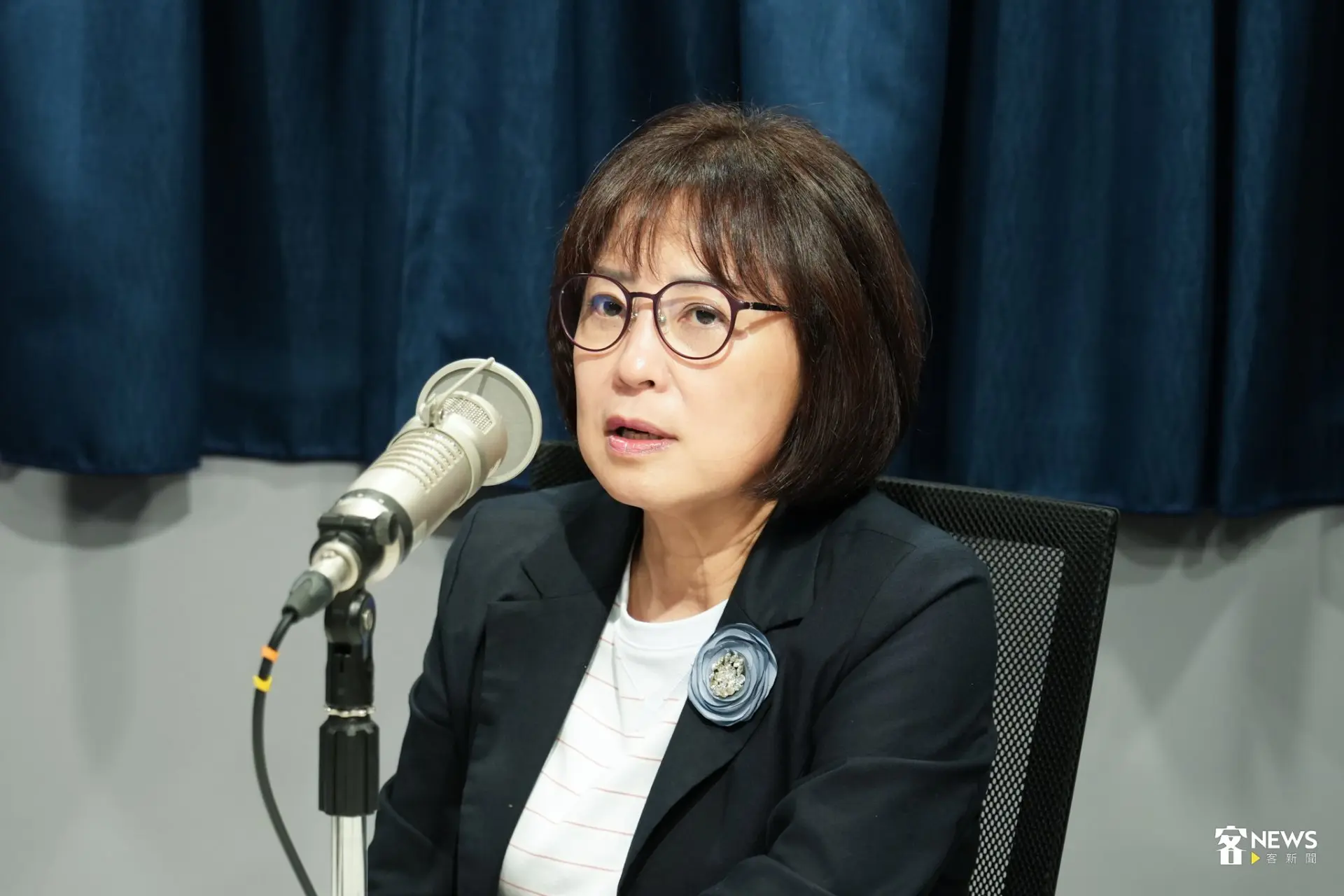 立法委員林月琴受邀講客廣播電臺「Good morning! Hakka!」節目專訪,分享新興毒品防制與失智照護議題。蔡依璇攝
