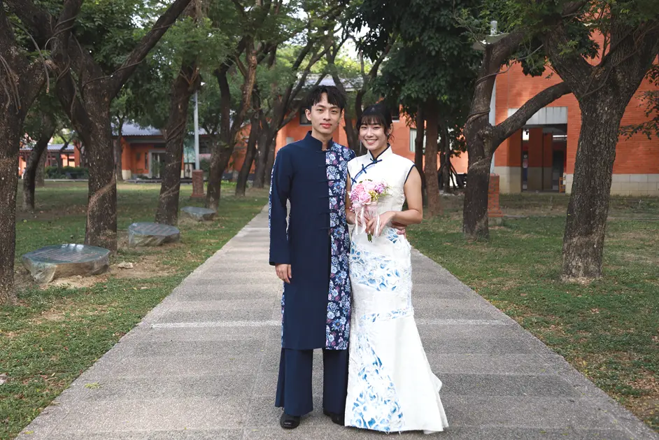 高雄客家婚禮主辦單位準備多項幸福禮遇,包括親友幸福喜宴一桌、市值5000元現金禮券、精美結婚證書及甜蜜伴手禮。高雄市客委會提供
