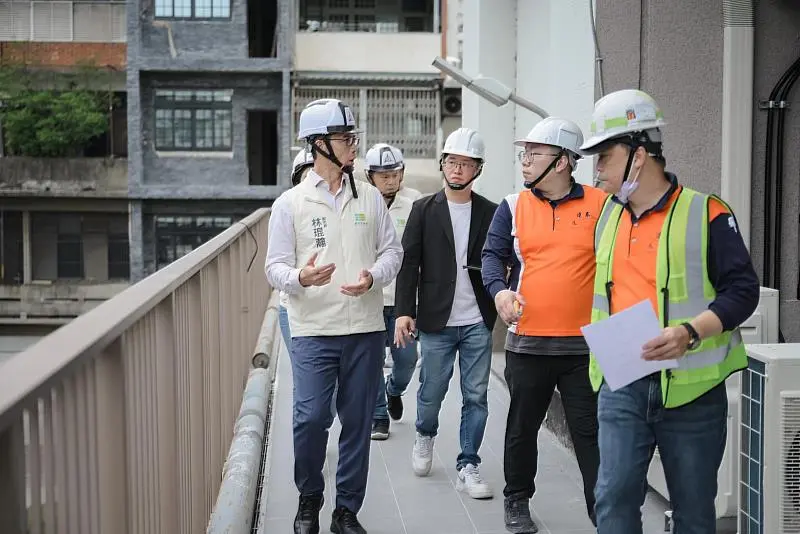 副市長林琨瀚29日下午至關東市場視察「關東公共托嬰中心」室內裝修工程。新竹市政府提供