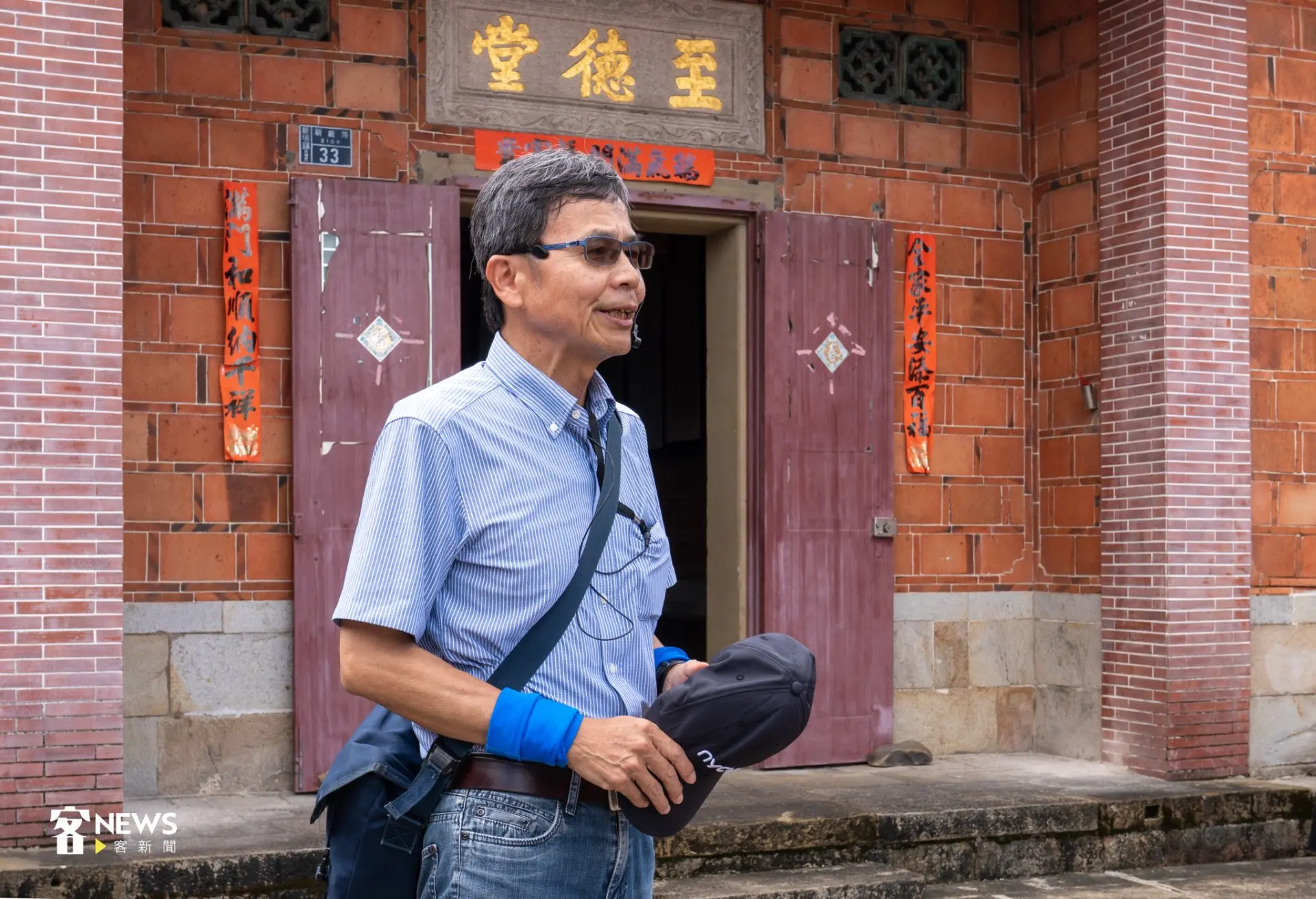 客家研究者羅烈師帶領眾人走進吳濁流故居，講述鐵血詩人早期的生命故事。李宥妍攝