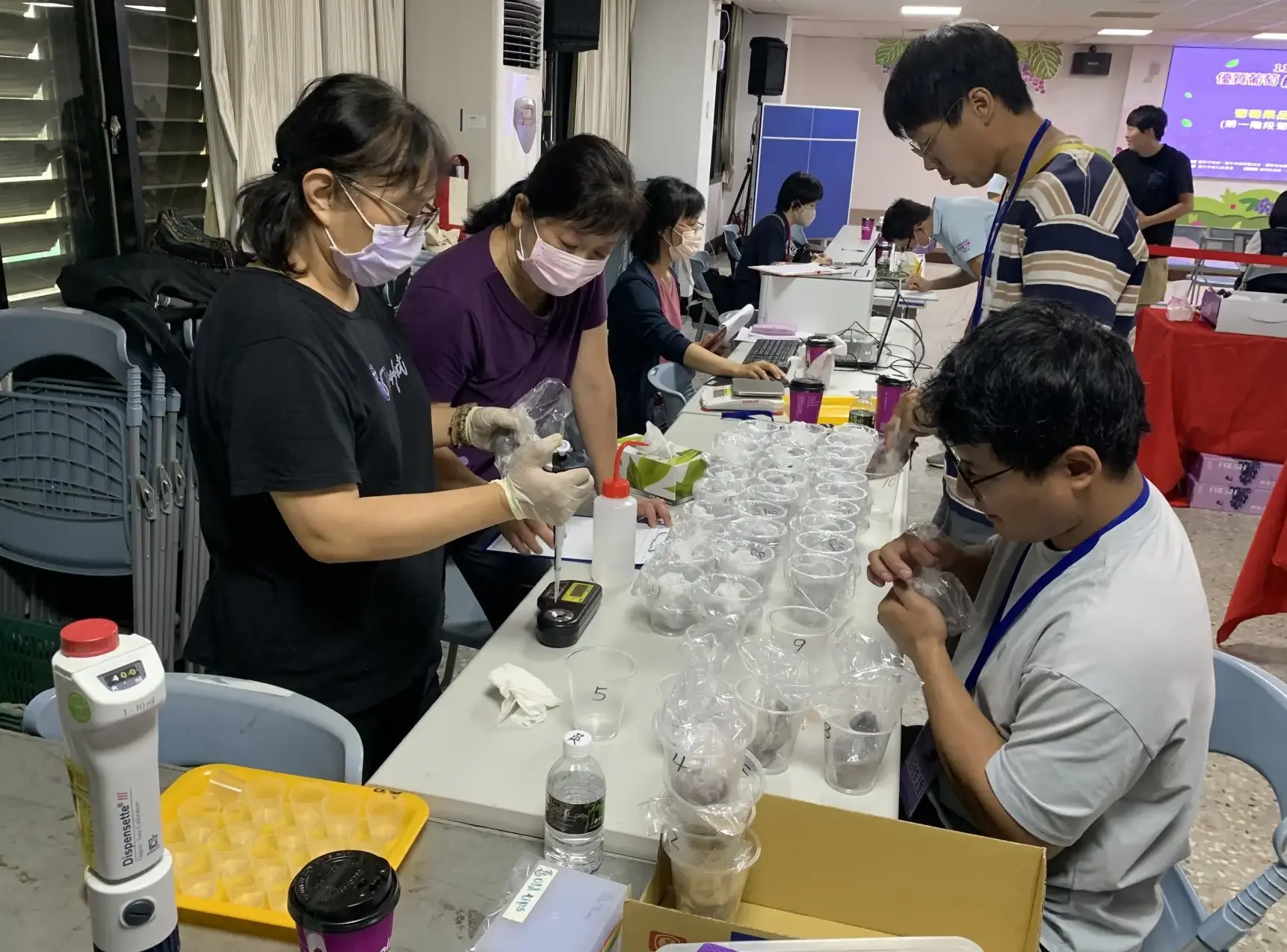 果品糖度測定。台中市政府提供