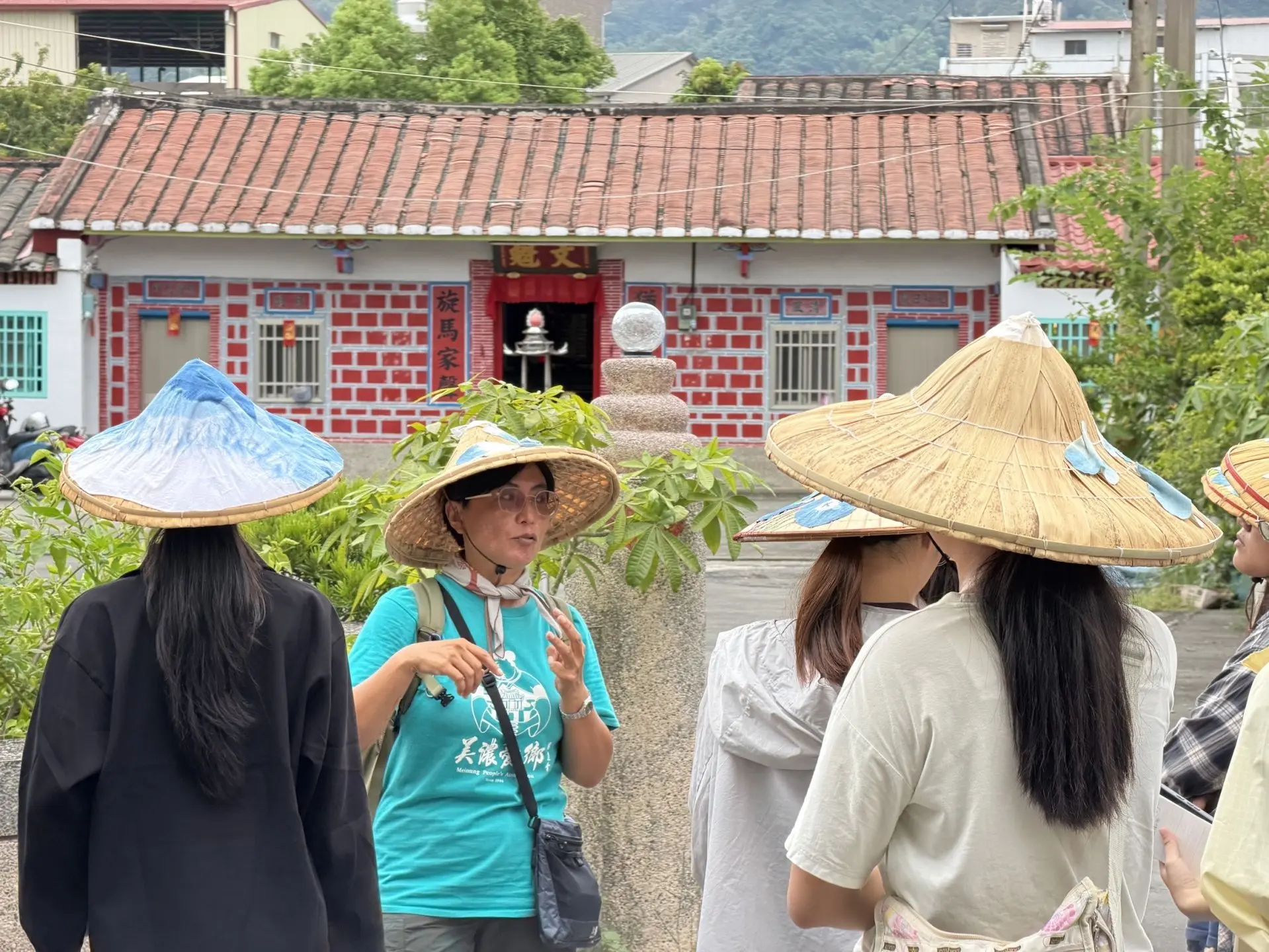美濃客家米食營帶領青年走進客庄。高市客委會提供