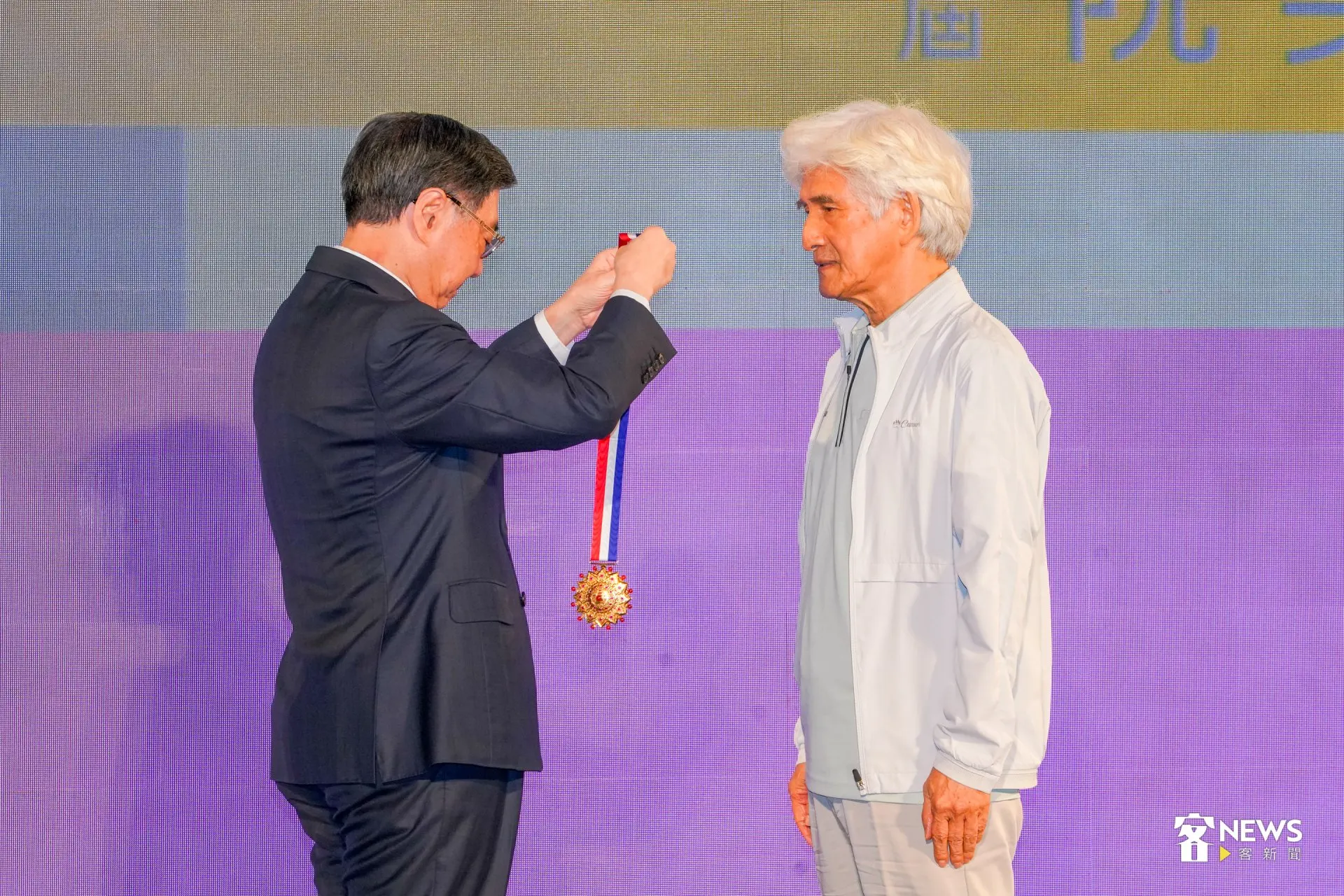 行政院長卓榮泰親授文化獎章給得主邱坤良。洪藝晅攝