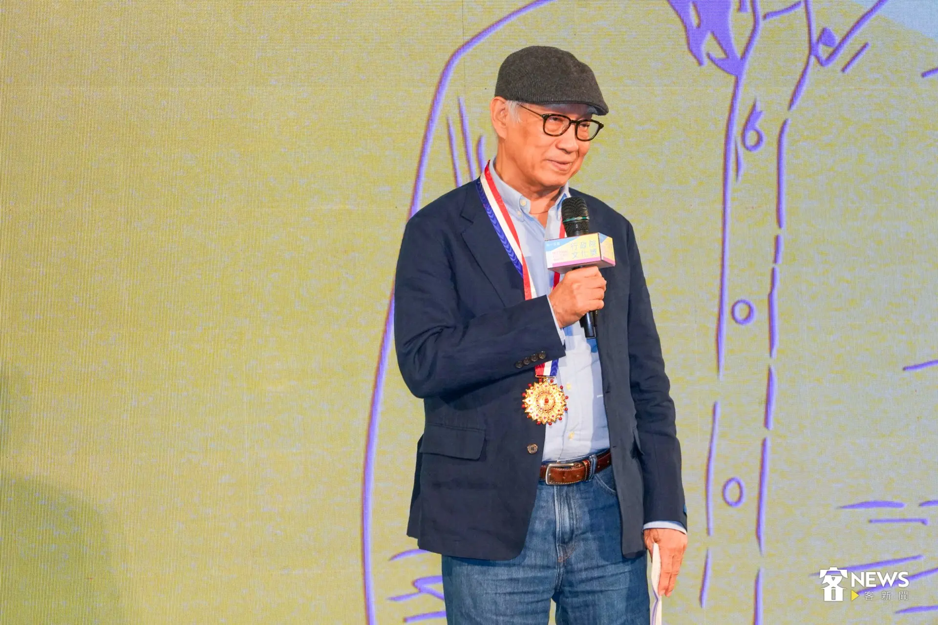 廖慶松兼具監製、編劇、導演與教育者身分,投身電影工作超過半世紀,被譽為「台灣新電影褓母」。洪藝晅攝