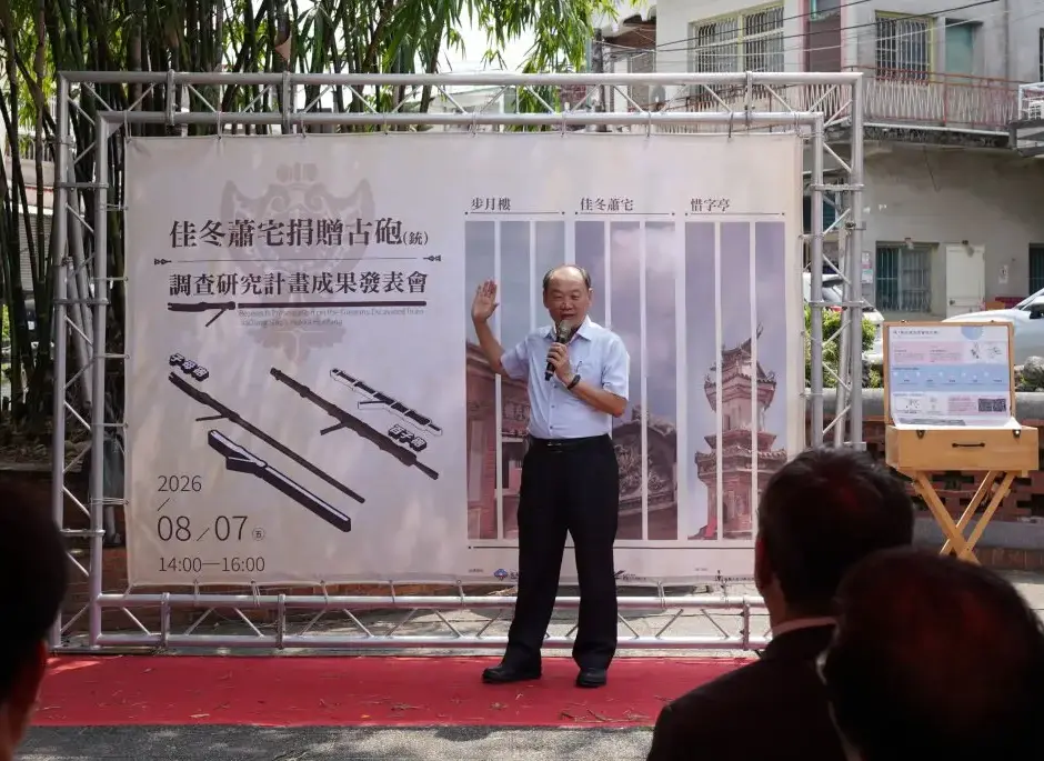 客發中心主任謝勝信表示古砲是1895年步月樓之役留下來，是客家人在屏東一步一腳印走過的重要歷史記憶。廖文琪攝