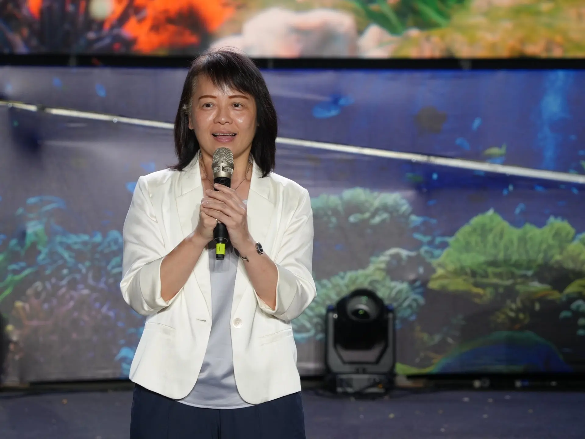 客委會副主委廖育珮從頭到尾陪伴民眾一起看劇,並期待大家回家要繼續講客語。紙風車劇團提供