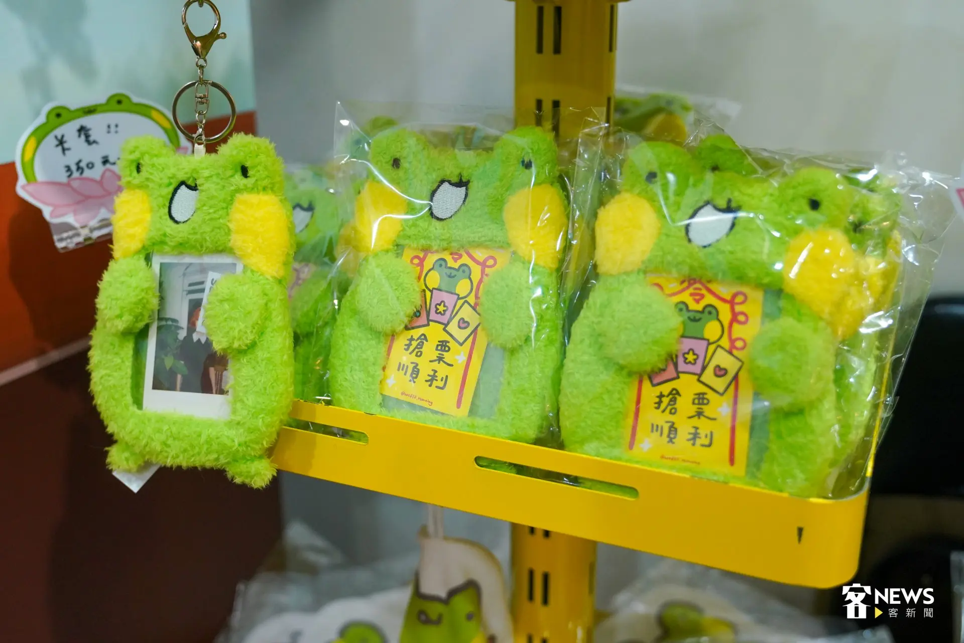 來自台灣插畫品牌「早安沒事幹」,主角是隻呱加上愛吐槽的龍。洪藝晅攝