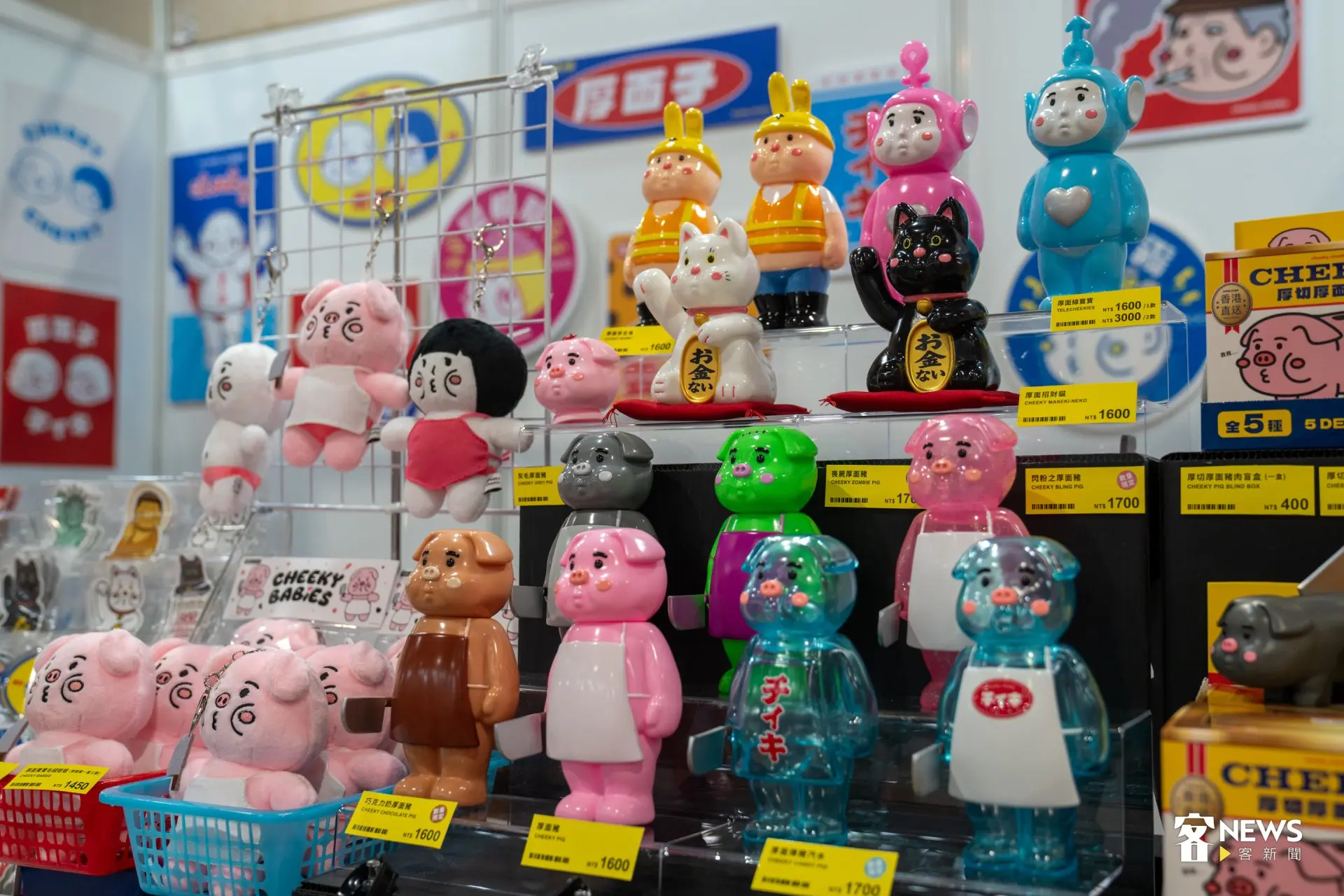 來自香港文創品牌「厚面子」，透過對日常的觀察，以市場角色為原型製成特色的厚面濃眉動物。洪藝晅攝