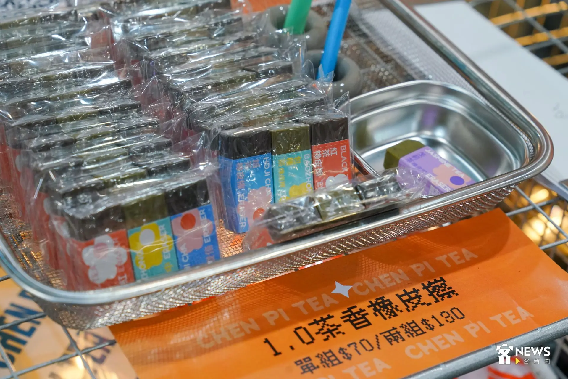 來自苗栗造橋百年茶廠旗下品牌「陳皮製茶」在去年文博會首度推出「茶葉橡皮擦」，即大獲好評狂賣9000個。洪藝晅攝