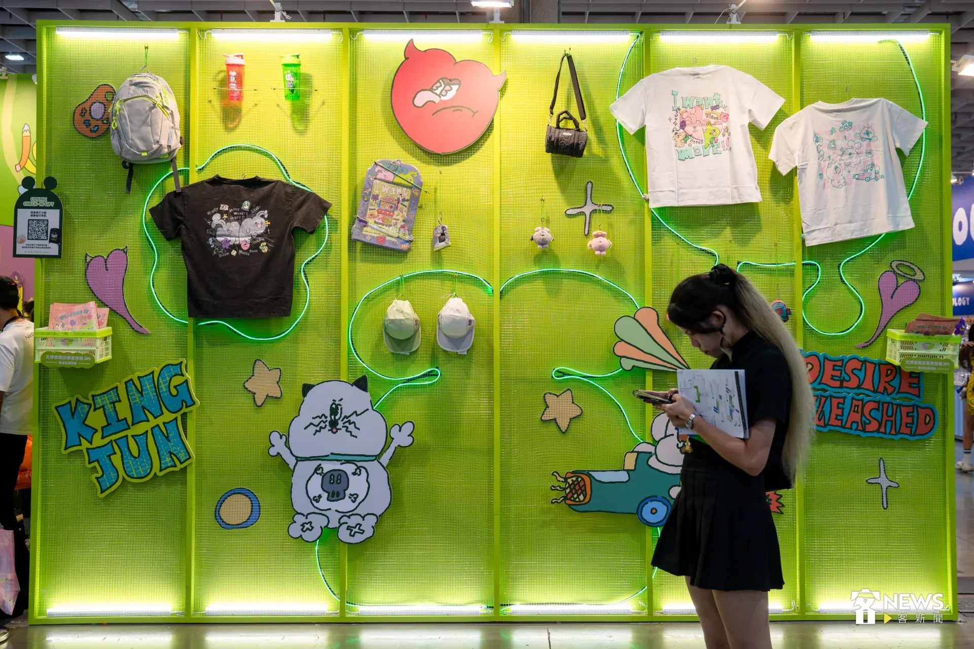 現正於南港展覽館1館展出的「2026台灣文博會」明（8）起將全面開放民眾入場，集結超過870家品牌、超過1200個攤位。簡琬真攝