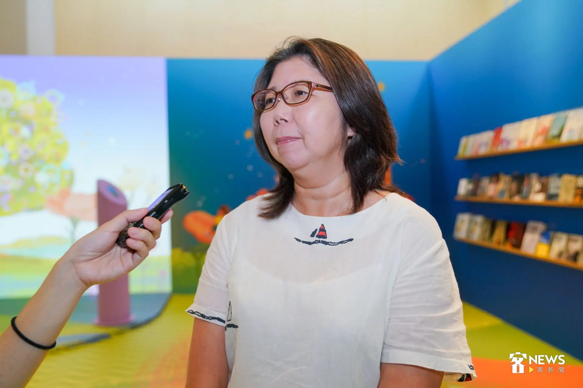 中正紀念堂管理處處長張惠君受訪分享轉型正義的展覽理念與參觀民眾的反應。洪藝晅攝