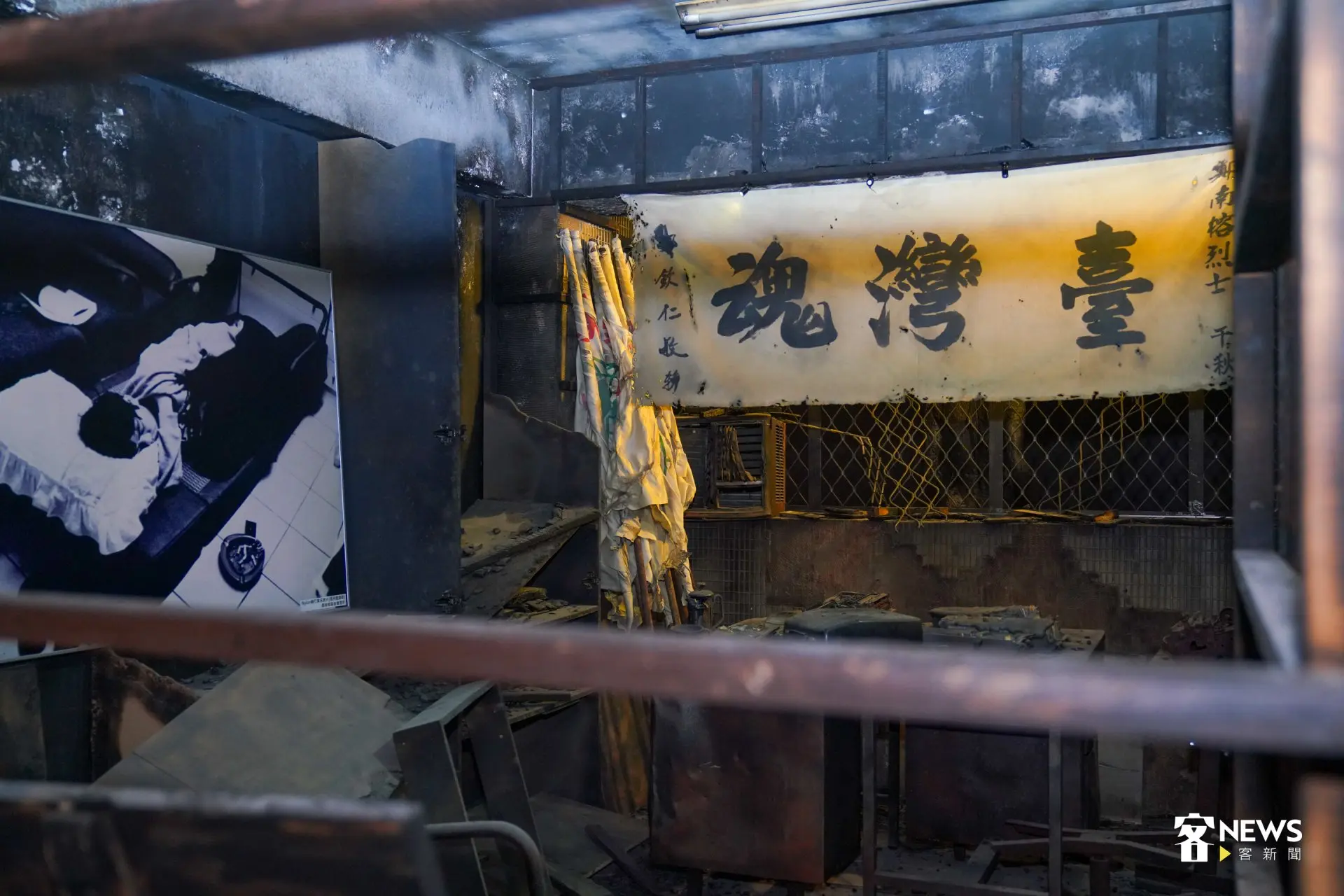 「自由花蕊」展覽中，模擬搭建當時鄭南榕自焚逝世的辦公室環境，還原焦黑殘破的焚燒現場，帶領大眾直視台灣爭取言論自由的血淚歷史。洪藝晅攝