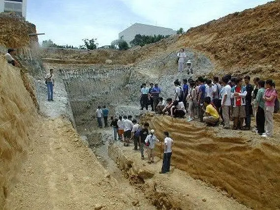 陳文山教授帶著交大學生勘察新城斷層，卻碰到三級地震。陳權欣攝