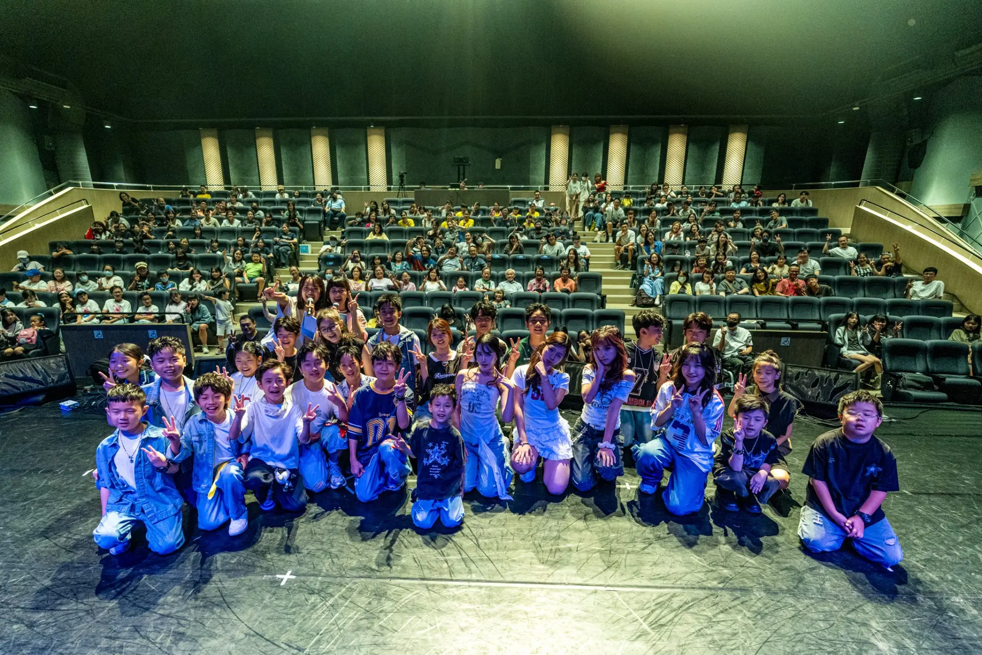 今年野孩子音樂節集結金曲客語歌王羅文裕、歌后柔米、人氣男團ARKis,以及Go Dream、Mic Check等兒少樂團輪番登場。北市客委會提供